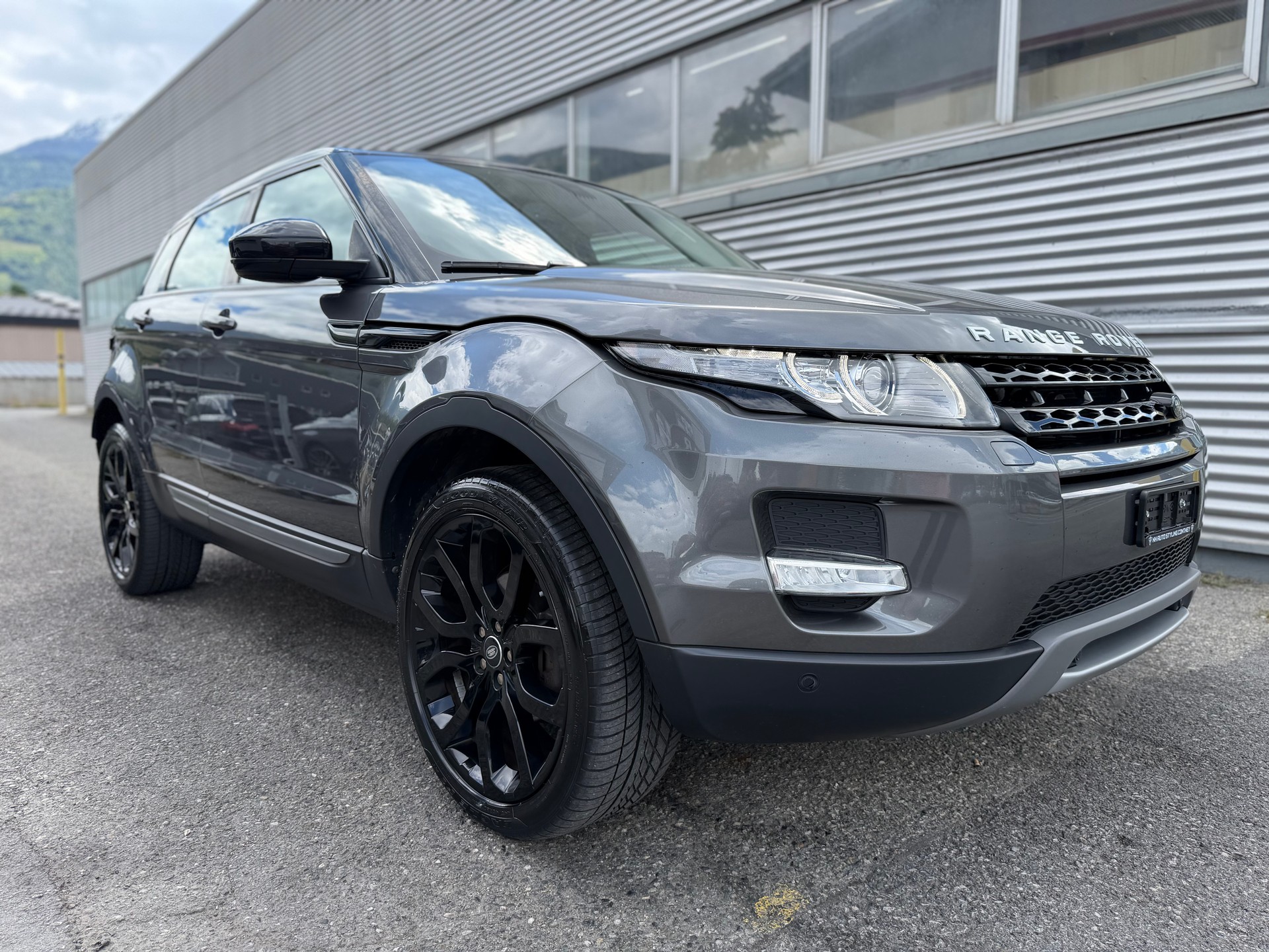 LAND ROVER Range Rover Evoque 2.2 SD4 Abbey Road AT9-image-2