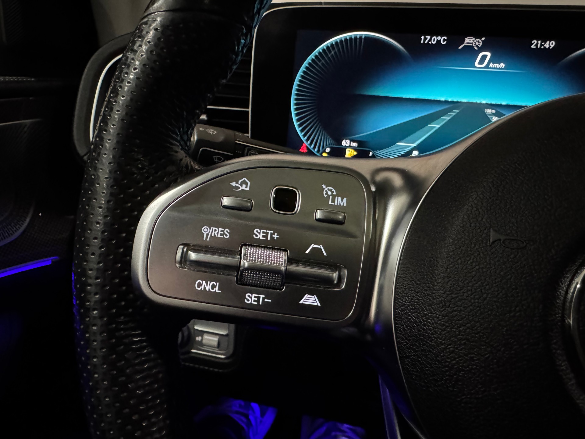 MERCEDES-BENZ GLE 300 d 4Matic AMG Line 9G-Tronic | CH | AHK |-image-18