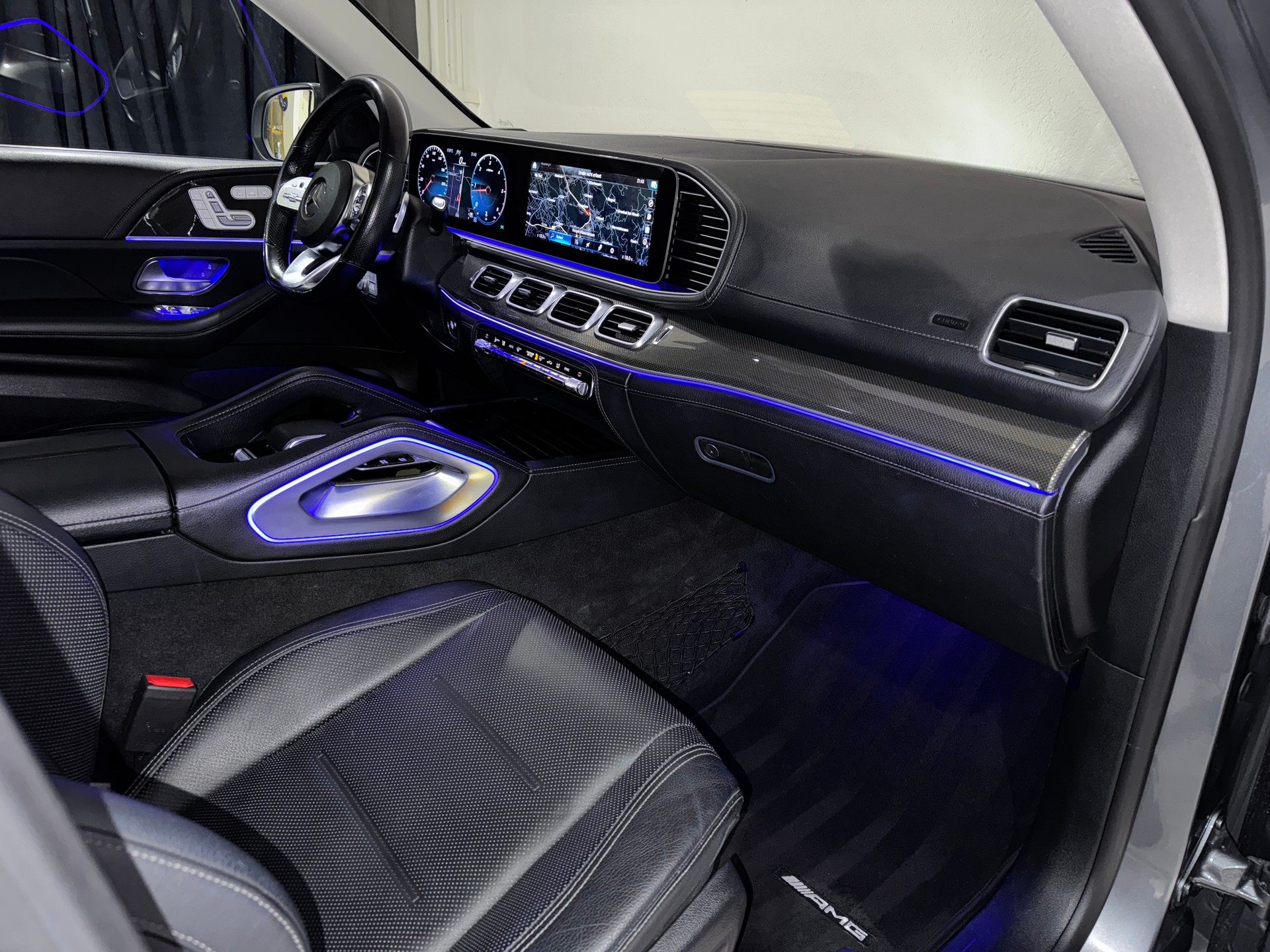 MERCEDES-BENZ GLE 300 d 4Matic AMG Line 9G-Tronic | CH | AHK |-image-11