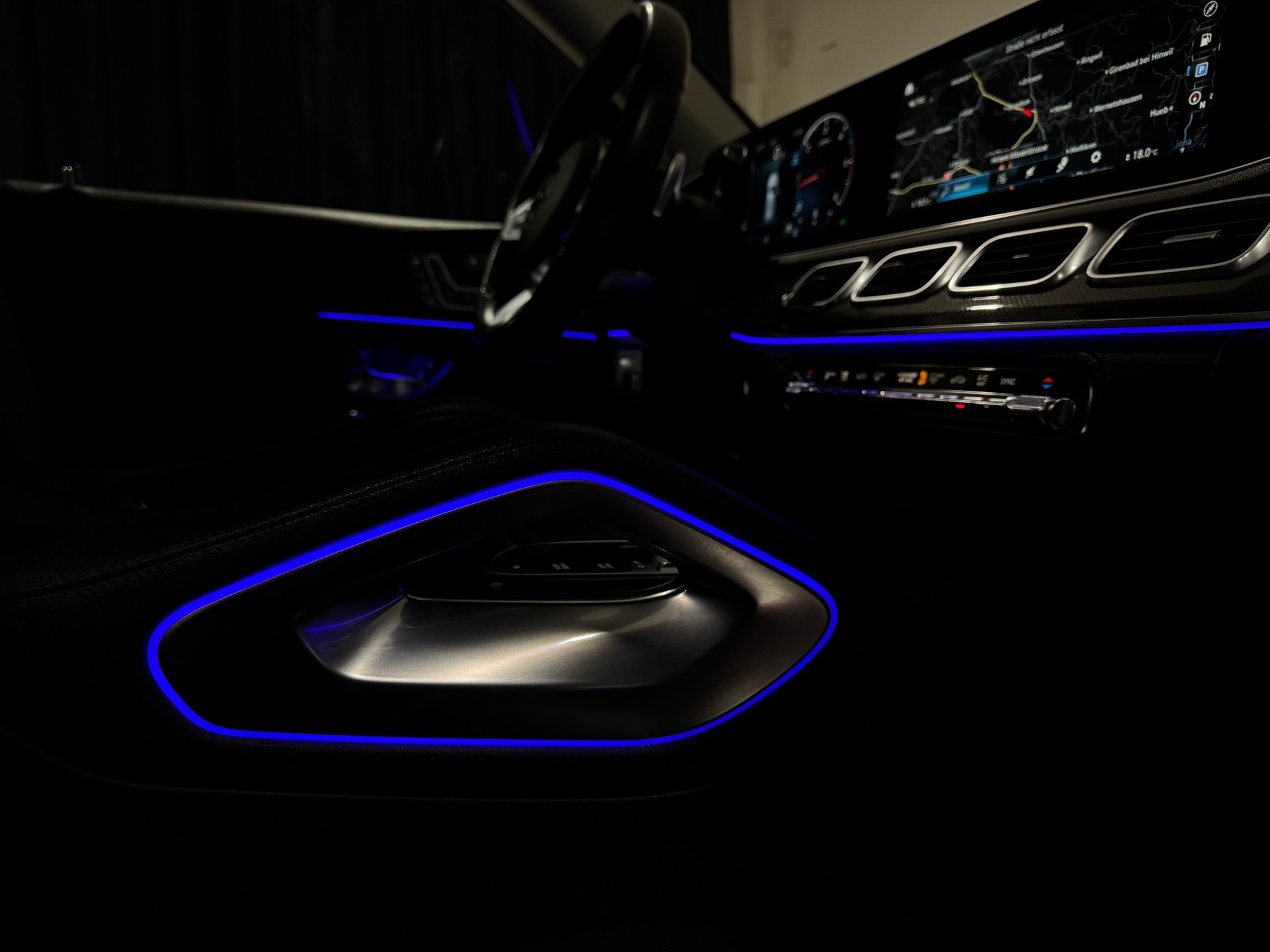 MERCEDES-BENZ GLE 300 d 4Matic AMG Line 9G-Tronic | CH | AHK |-image-16