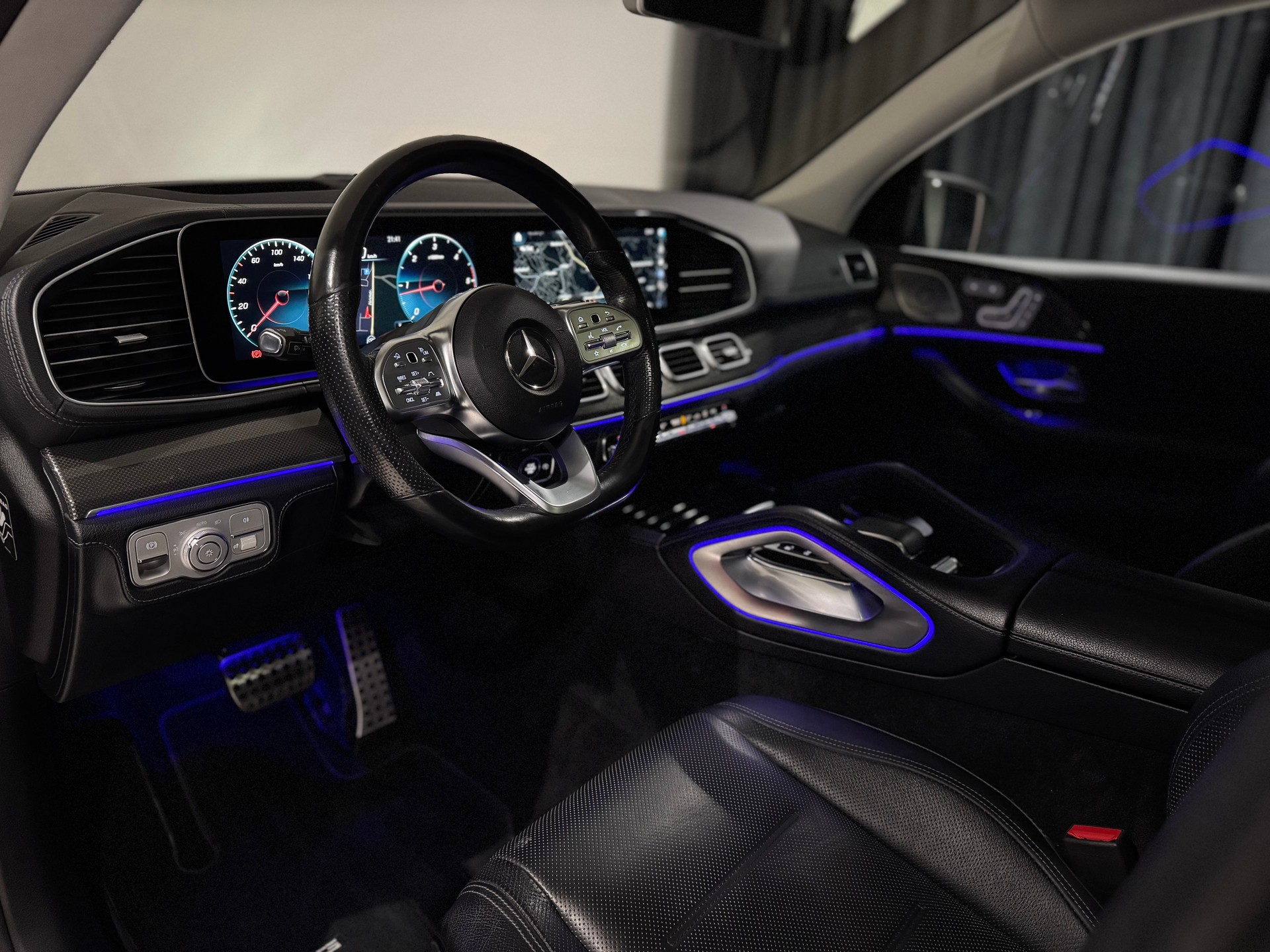 MERCEDES-BENZ GLE 300 d 4Matic AMG Line 9G-Tronic | CH | AHK |-image-10