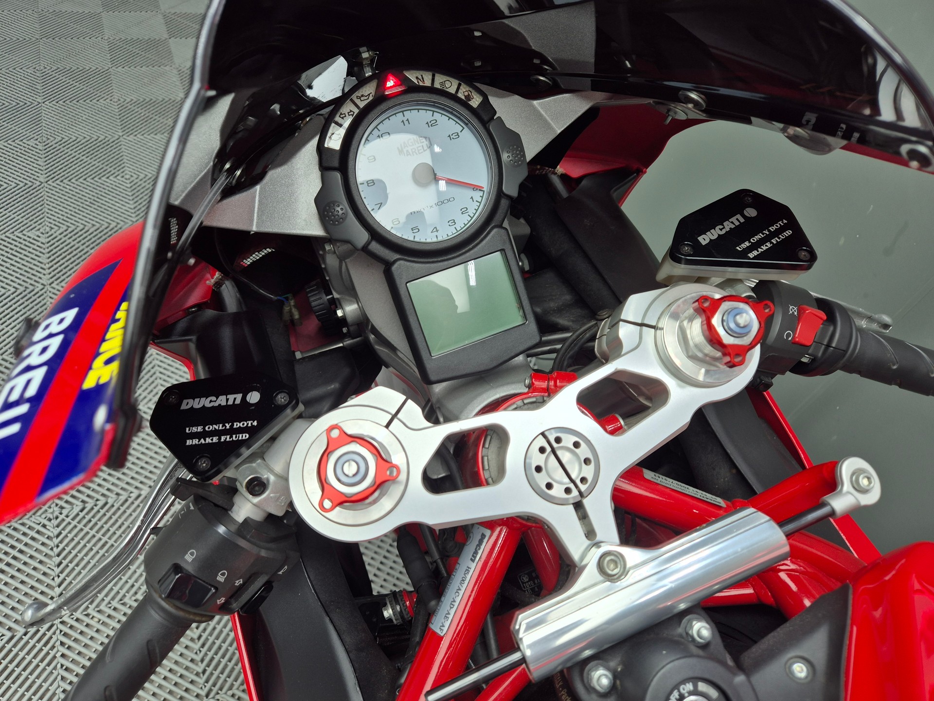 DUCATI 749S-image-10