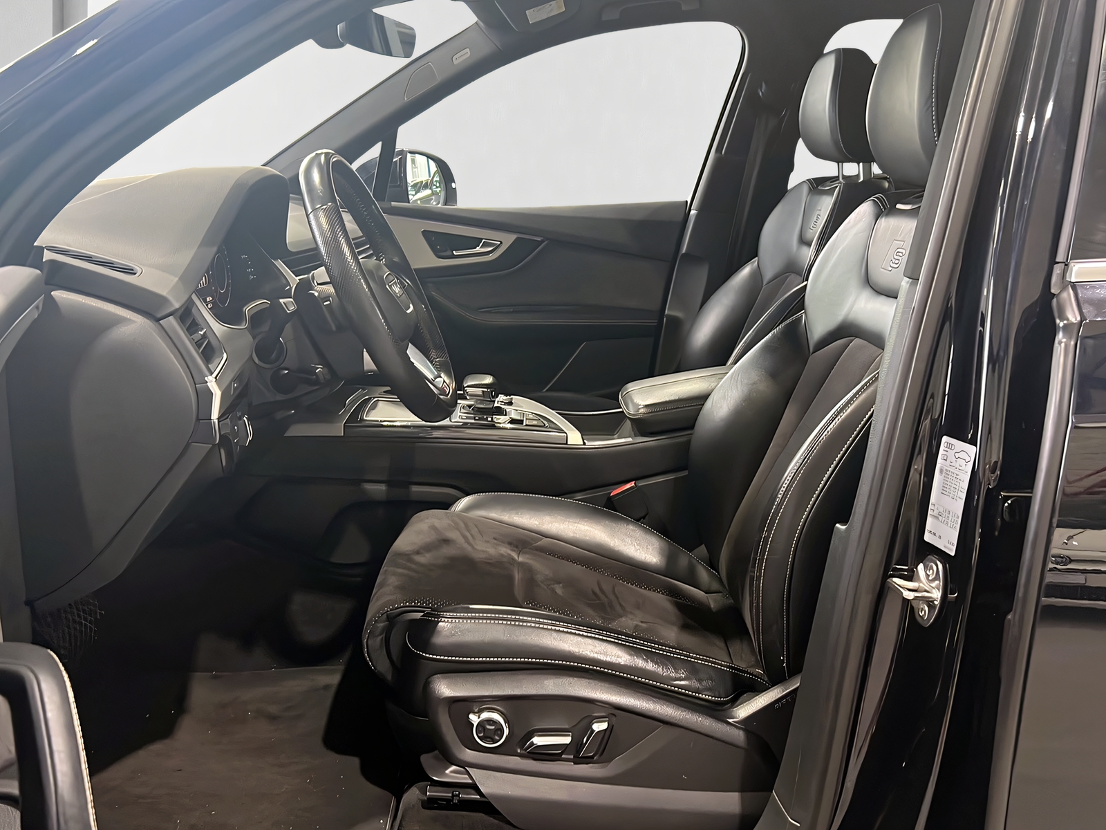 AUDI Q7 3.0 TDI quattro S-Line**Matrix,Panodach,S-Line,7-Plätzer,Frisch ab MFK**-image-8