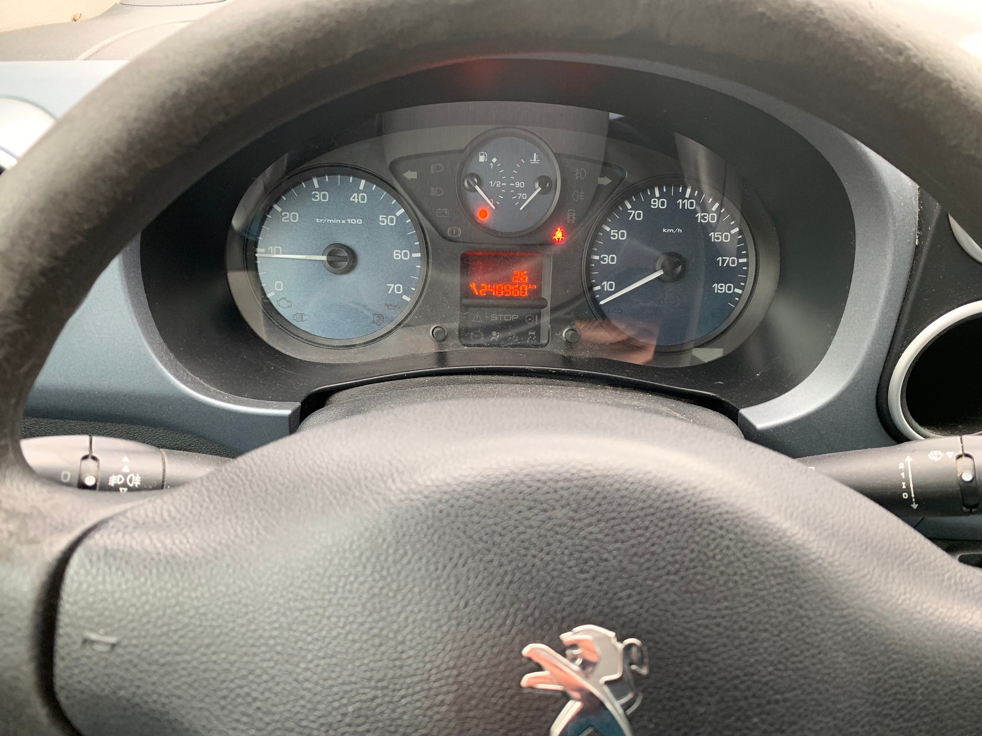 PEUGEOT Partner 1.6 Family-image-10
