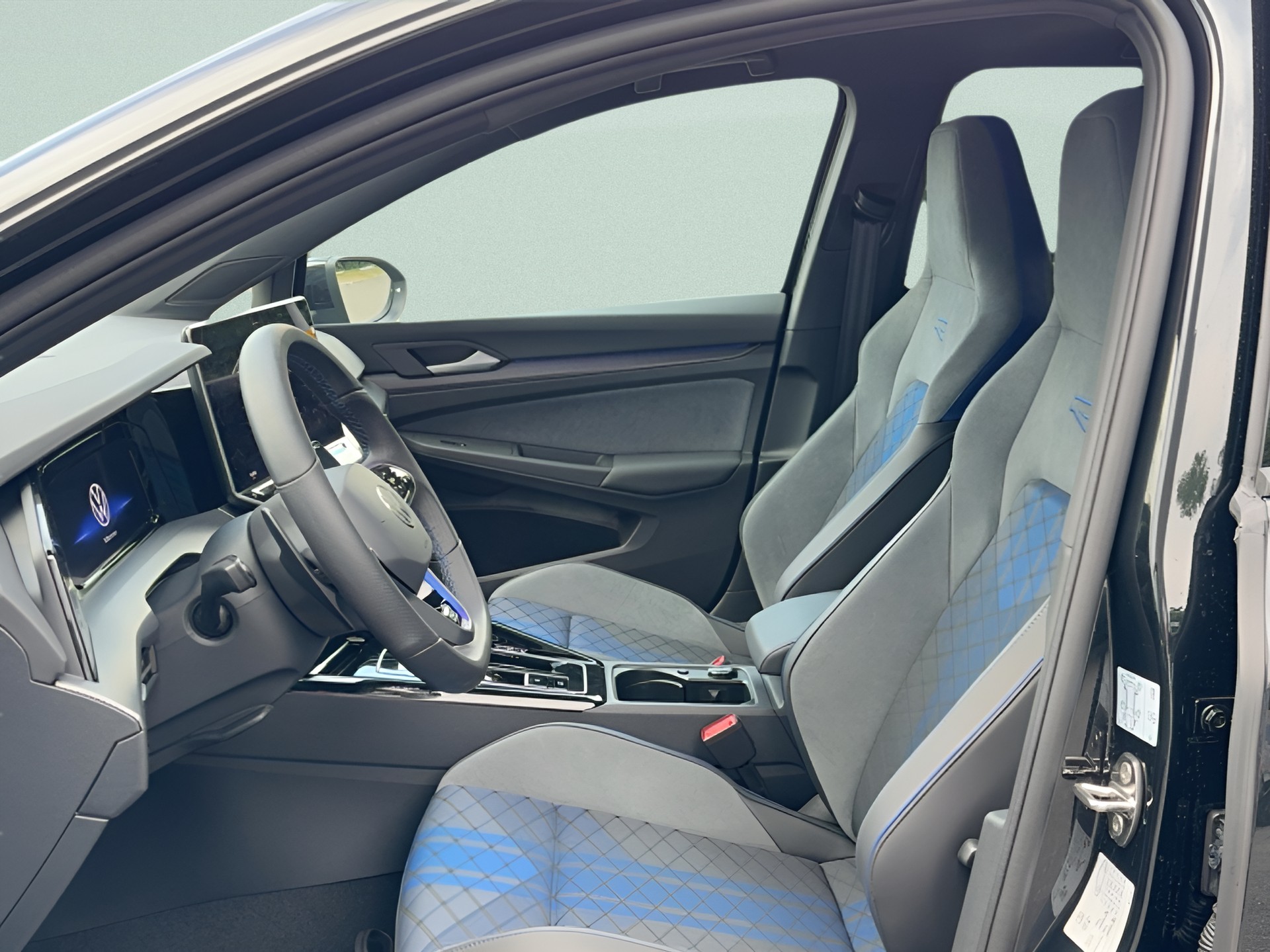 VW Golf 2.0 TSI R DSG 4 Motion-image-9