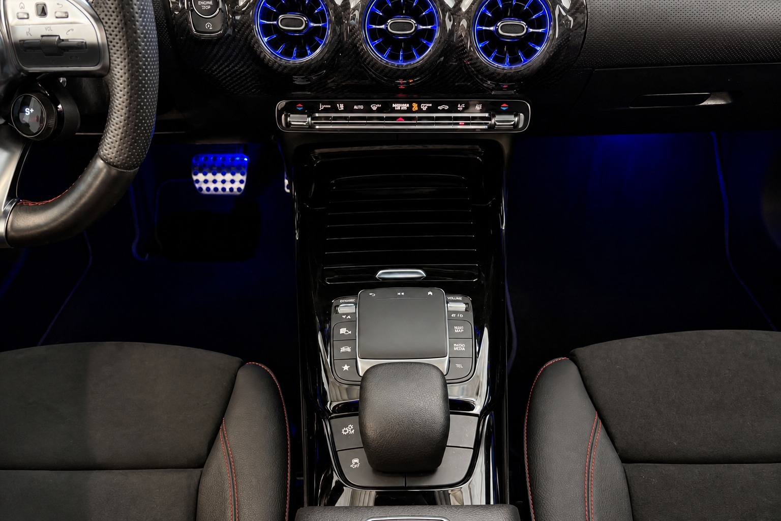 MERCEDES-BENZ CLA 35 AMG 4matic Premium Plus-image-17