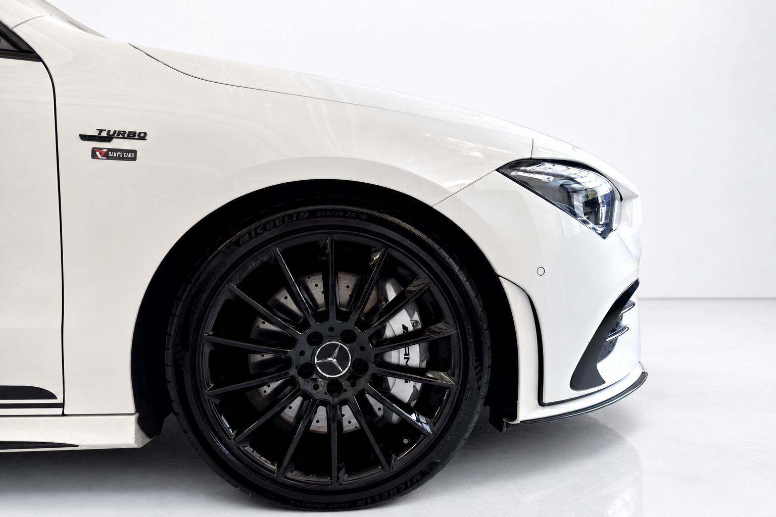 MERCEDES-BENZ CLA 35 AMG 4matic Premium Plus-showroom-element-3