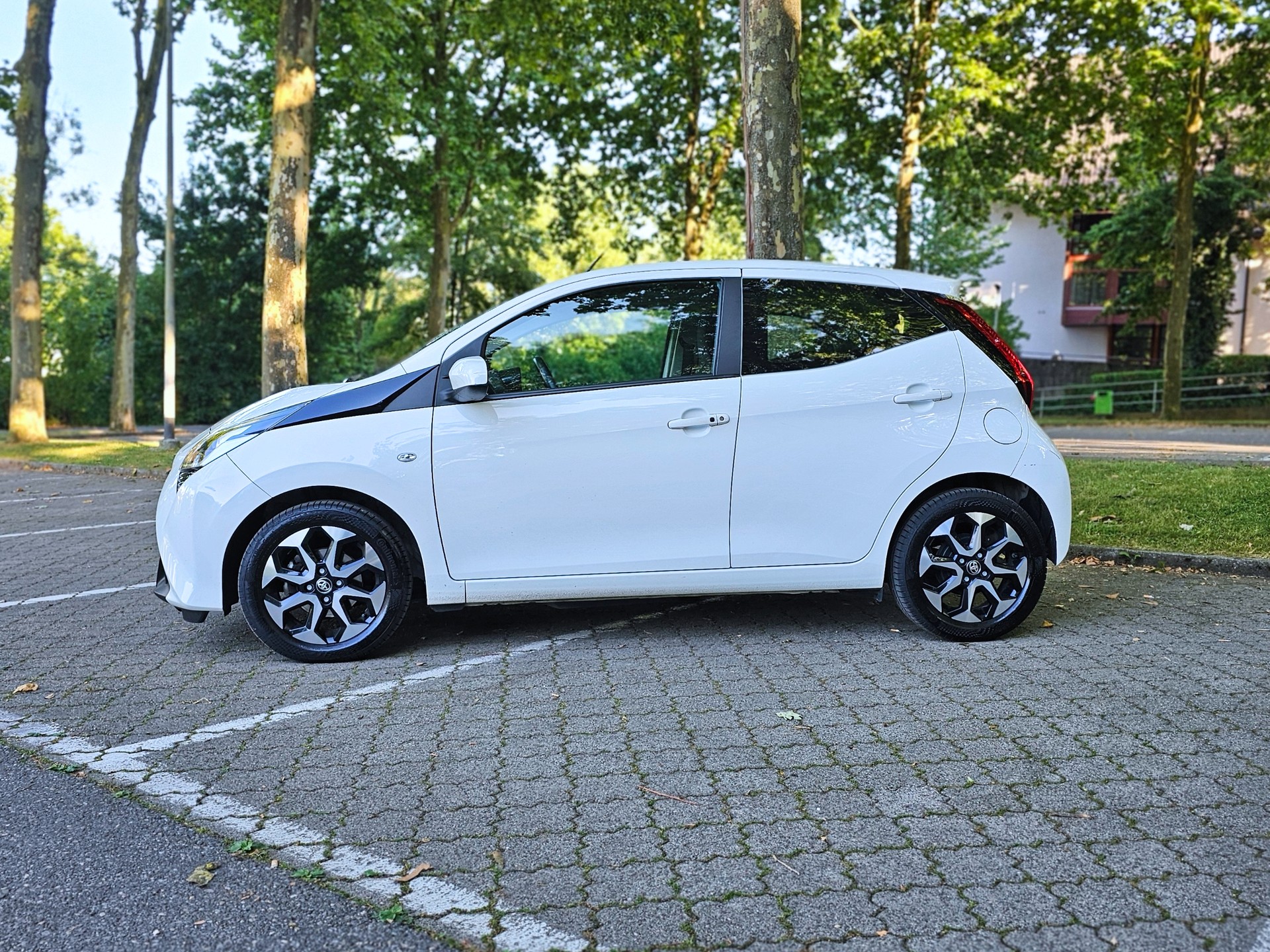 TOYOTA Aygo 1.0 VVT-i Limited White-image-1