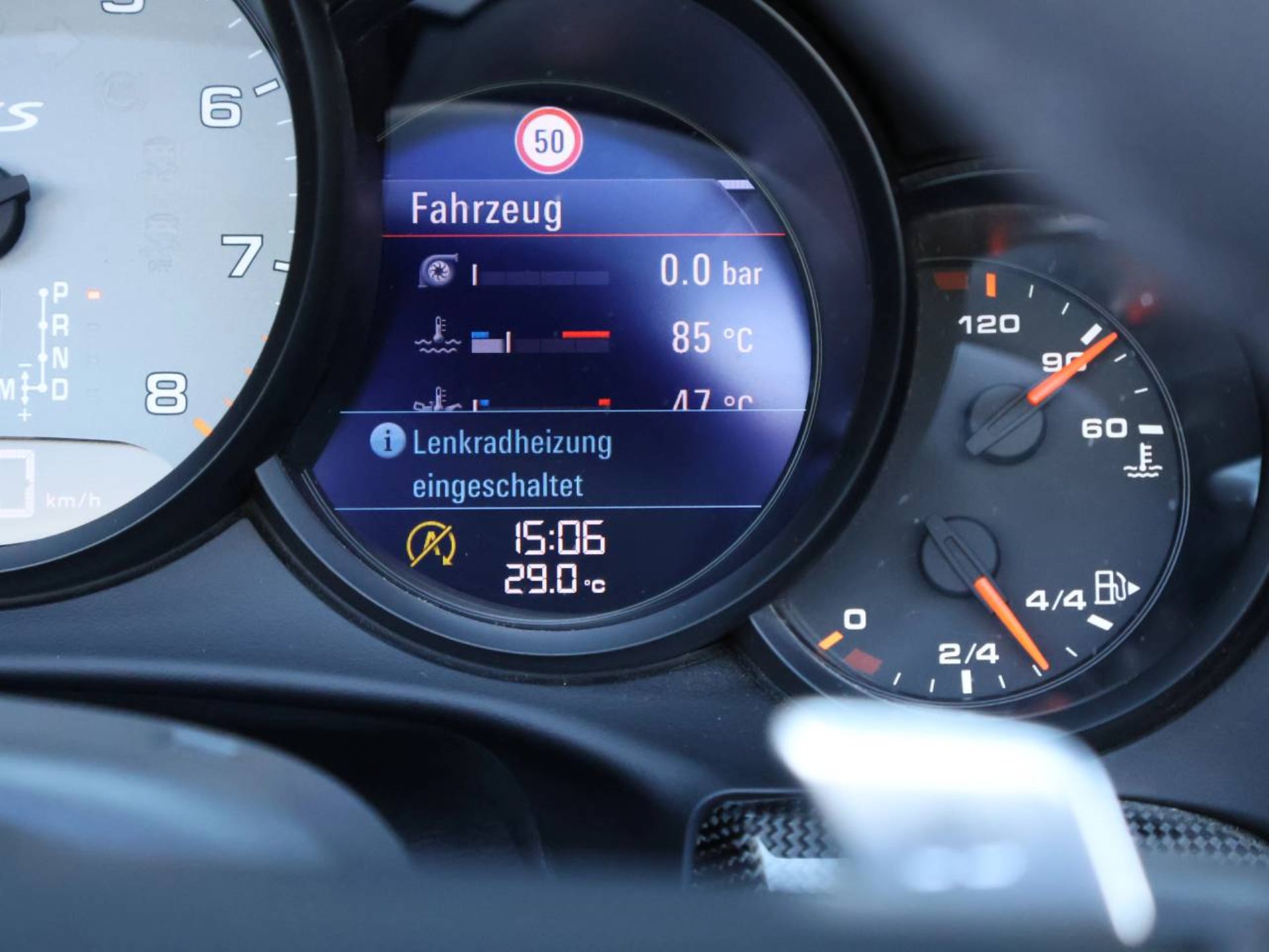 PORSCHE 911 Carrera 4 GTS Cabriolet-image-16