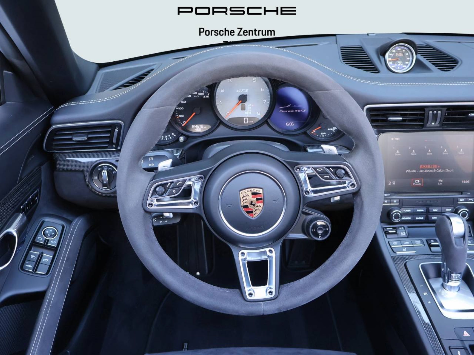 PORSCHE 911 Carrera 4 GTS Cabriolet-image-10