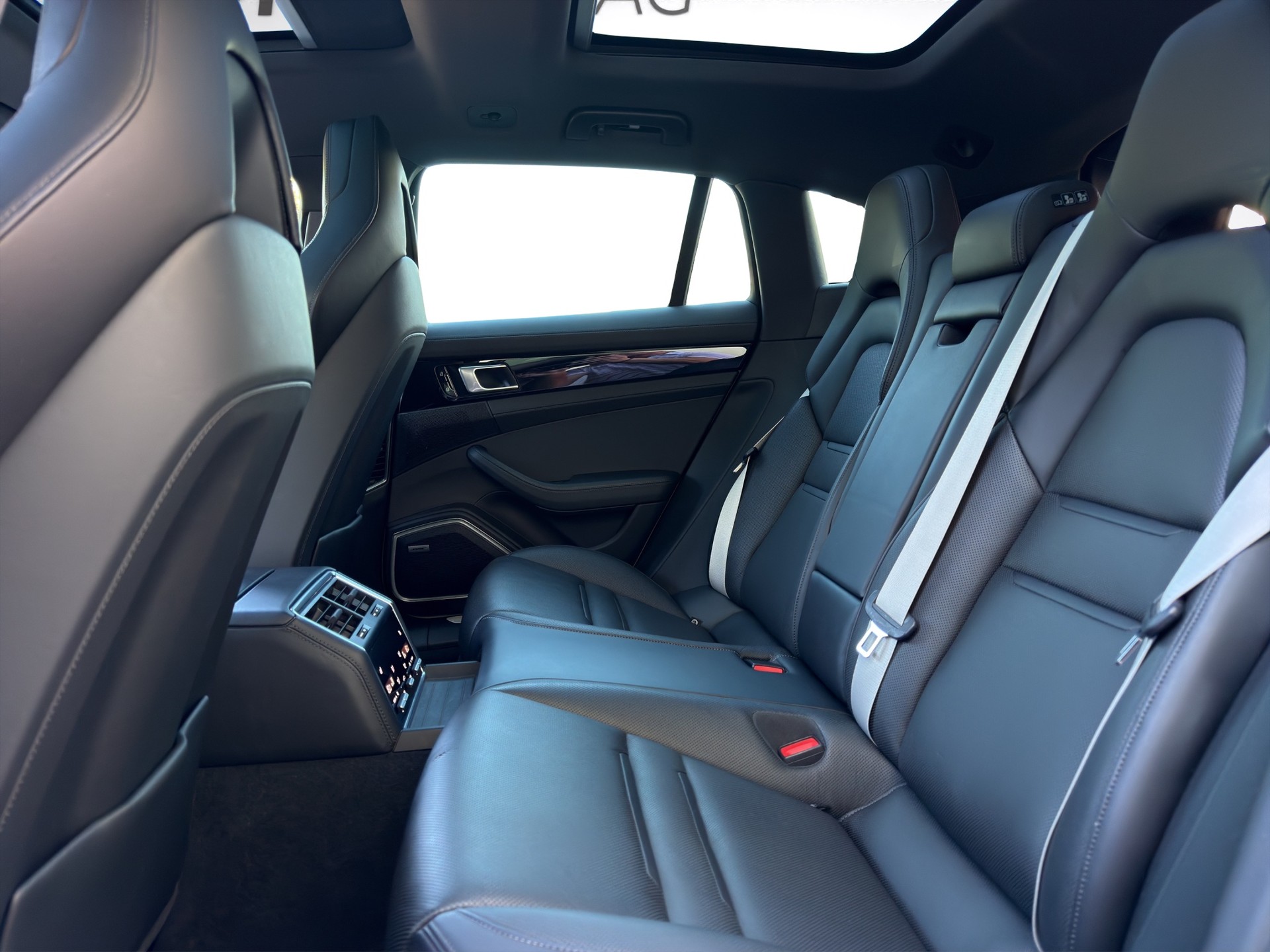 PORSCHE Panamera 4S E-Hybrid Sport Turismo PDK-image-15