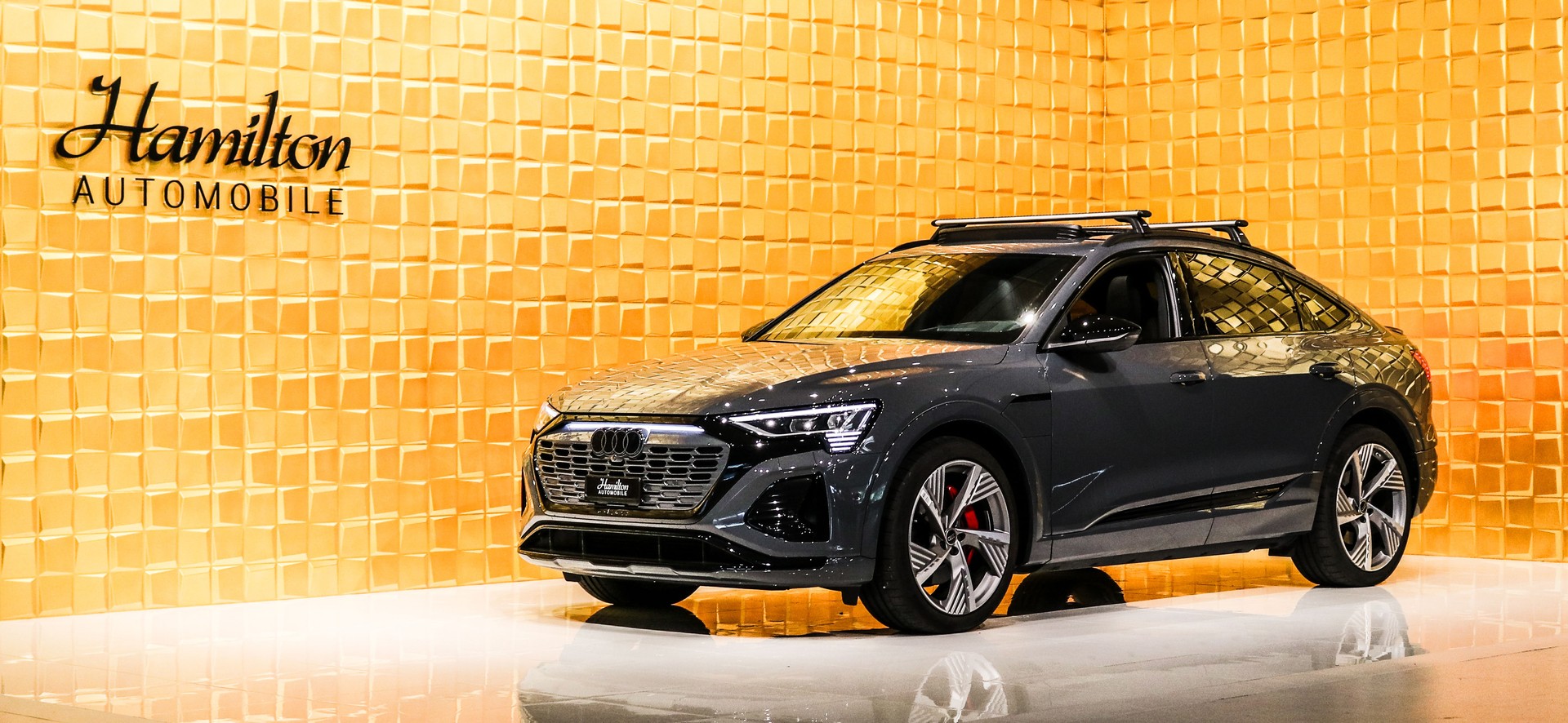 AUDI Q8 E-tron Sportback 55 Black Edition quattro-showroom-element-1