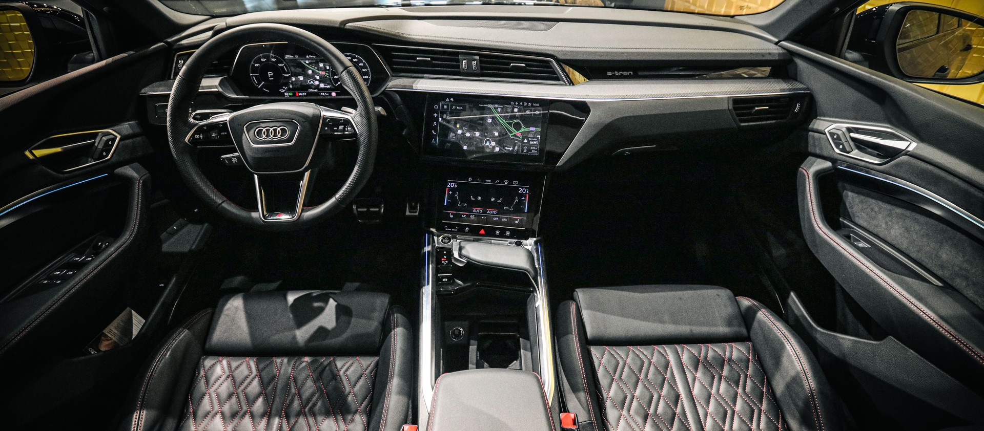 AUDI Q8 E-tron Sportback 55 Black Edition quattro-image-15