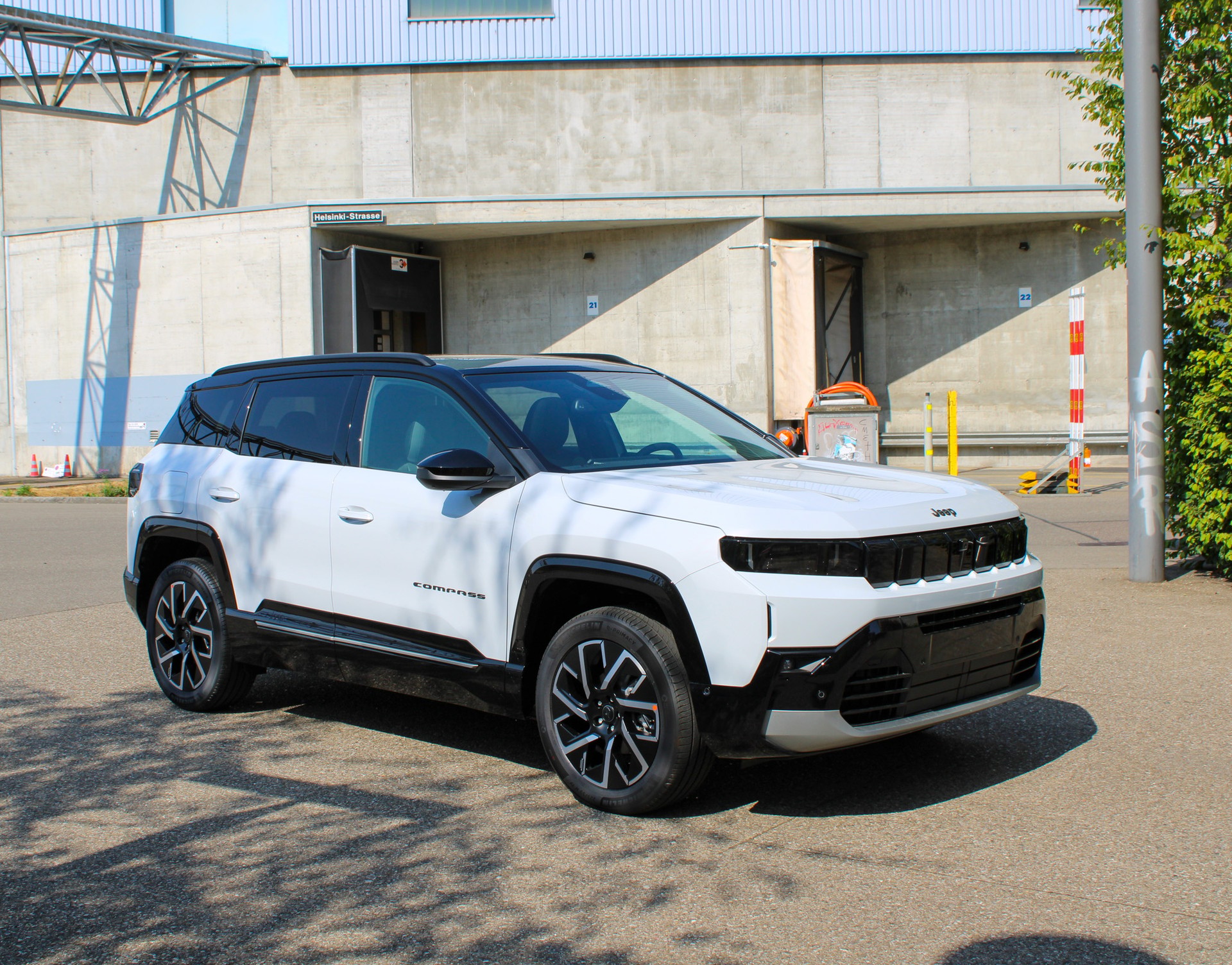 JEEP Compass 1.2 T e-Hybrid Summit-showroom-element-3