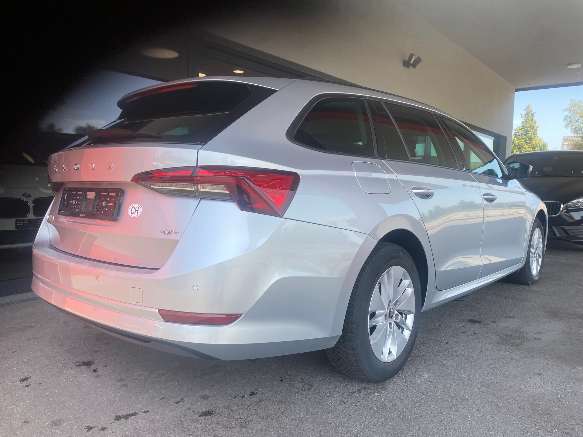 SKODA Octavia Combi 2.0 TDI DSG Ambition 4x4-showroom-element-2