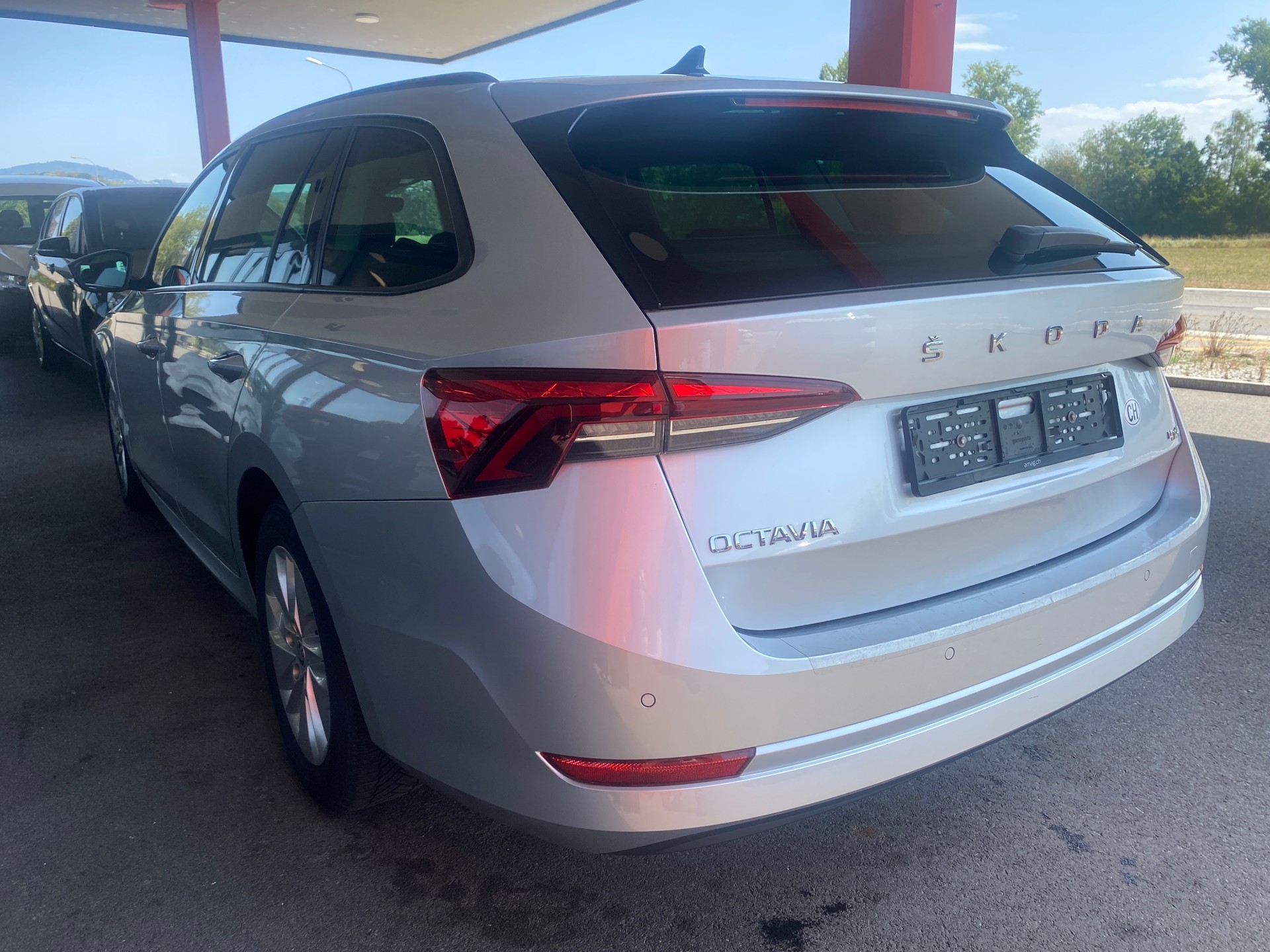 SKODA Octavia Combi 2.0 TDI DSG Ambition 4x4-showroom-element-3