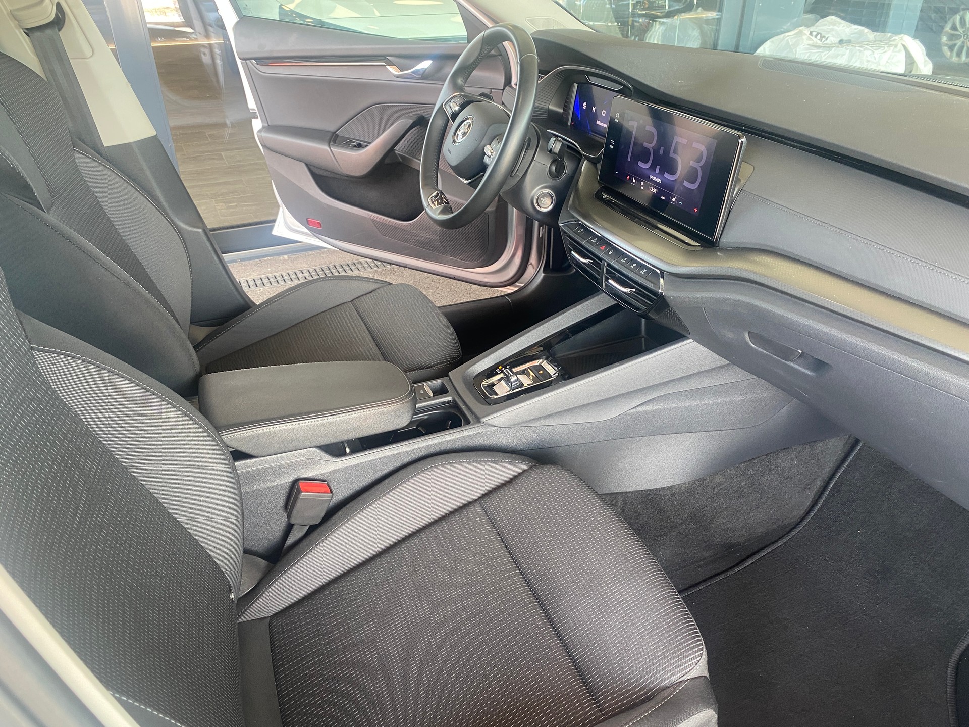 SKODA Octavia Combi 2.0 TDI DSG Ambition 4x4-image-5