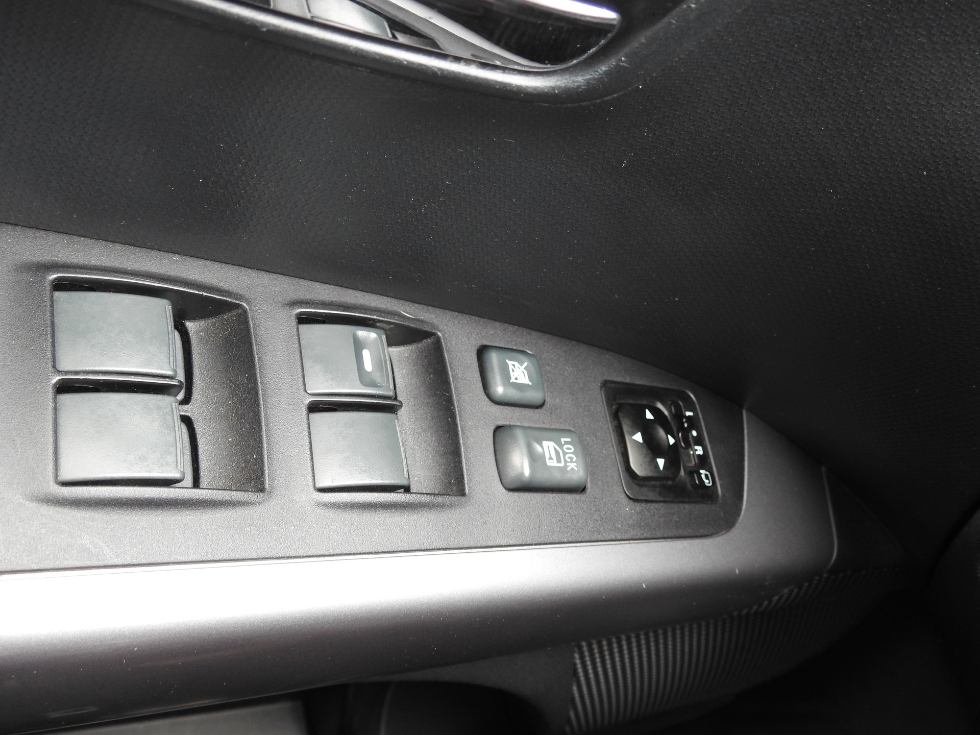 PEUGEOT 4007 2.2 HDi Platinum Edition-image-25