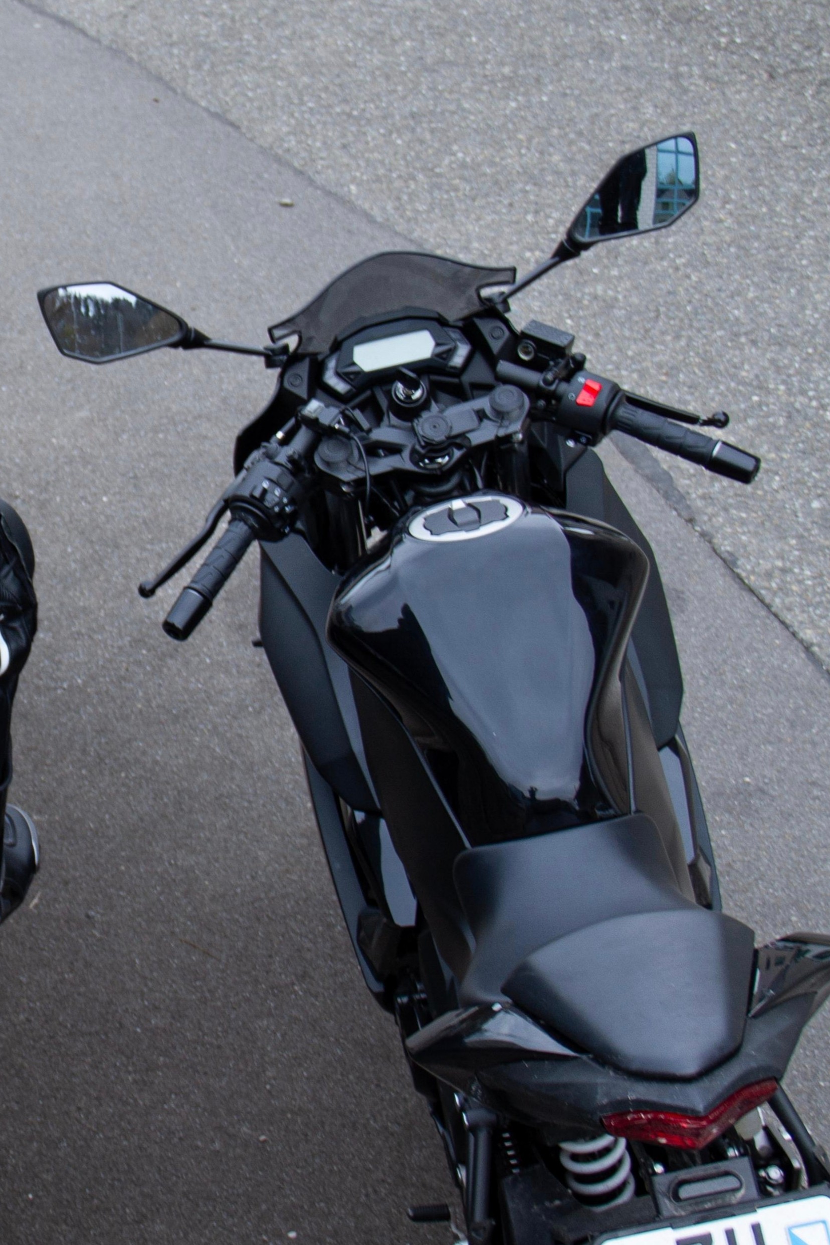 KAWASAKI Ninja 125 ABS All Black Edition-image-5