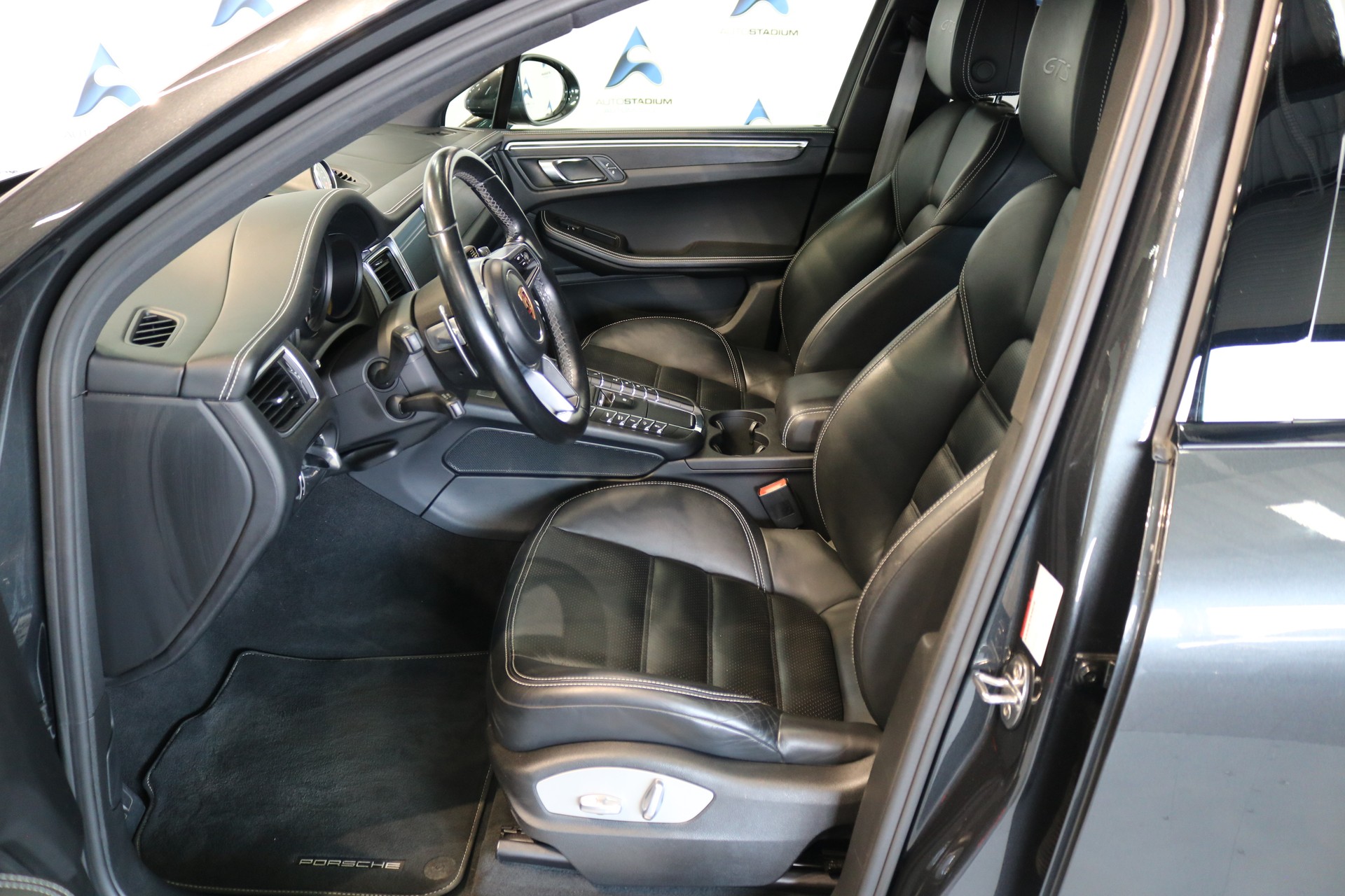 PORSCHE Macan GTS PDK-showroom-element-3