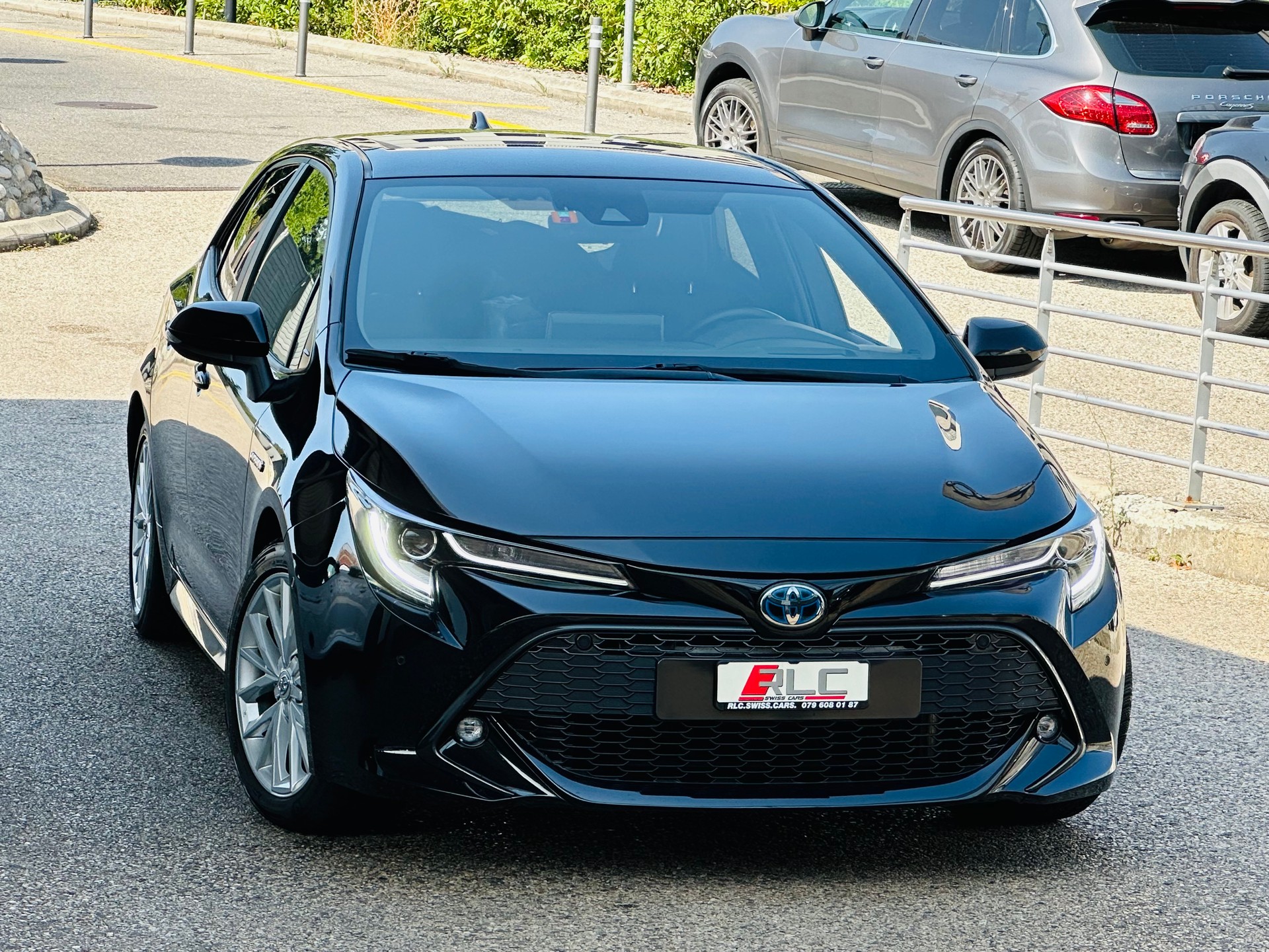 TOYOTA Corolla 2.0 HSD Trend e-CVT-showroom-element-3