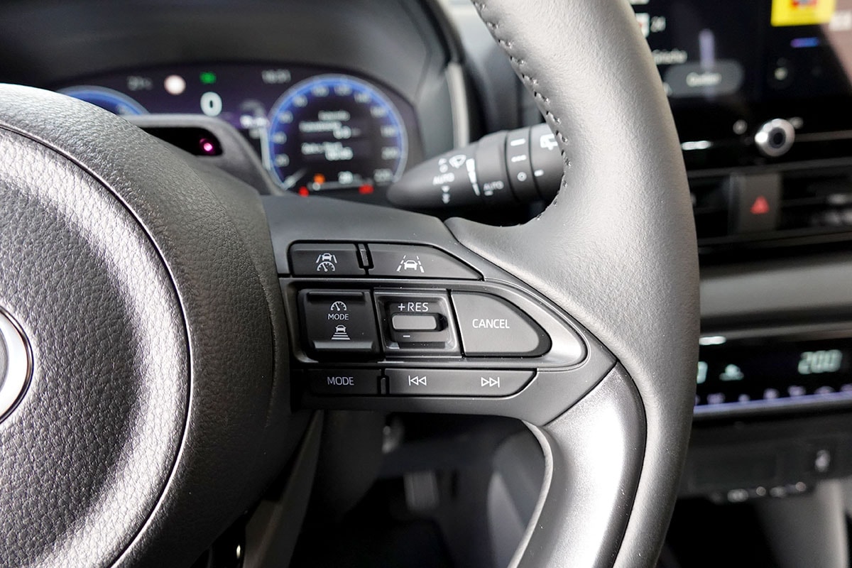 TOYOTA Yaris 1.5 Premium e-CVT-image-14