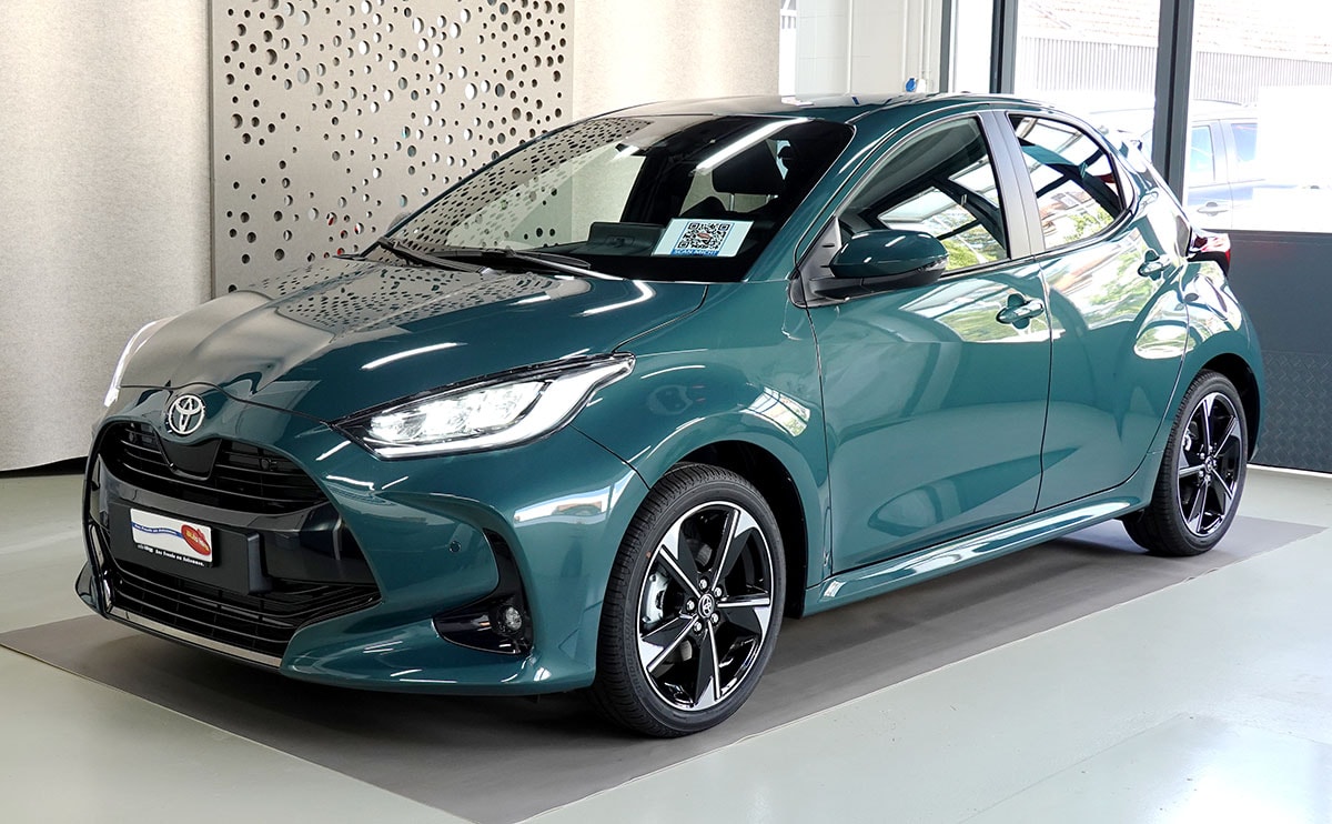 TOYOTA Yaris 1.5 Premium e-CVT
