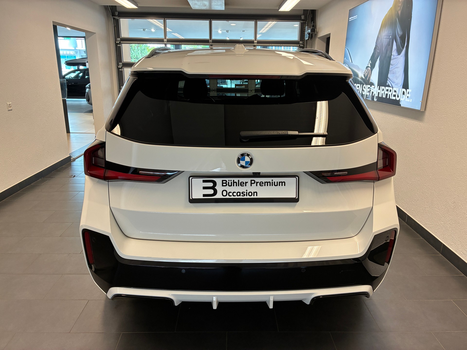 BMW X1 23i xDrive-image-4