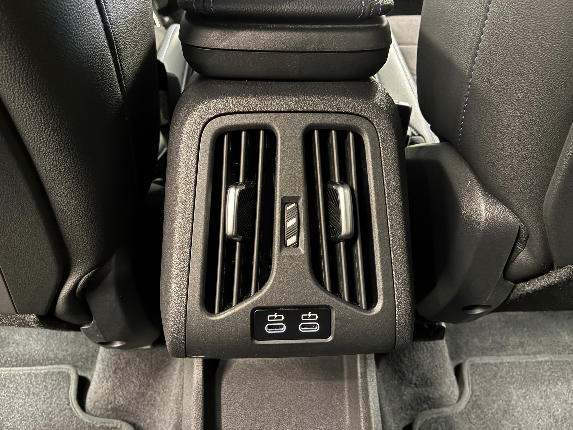BMW X1 23i xDrive-image-17
