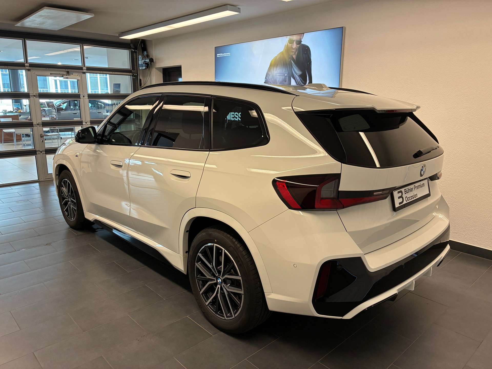 BMW X1 23i xDrive-showroom-element-3
