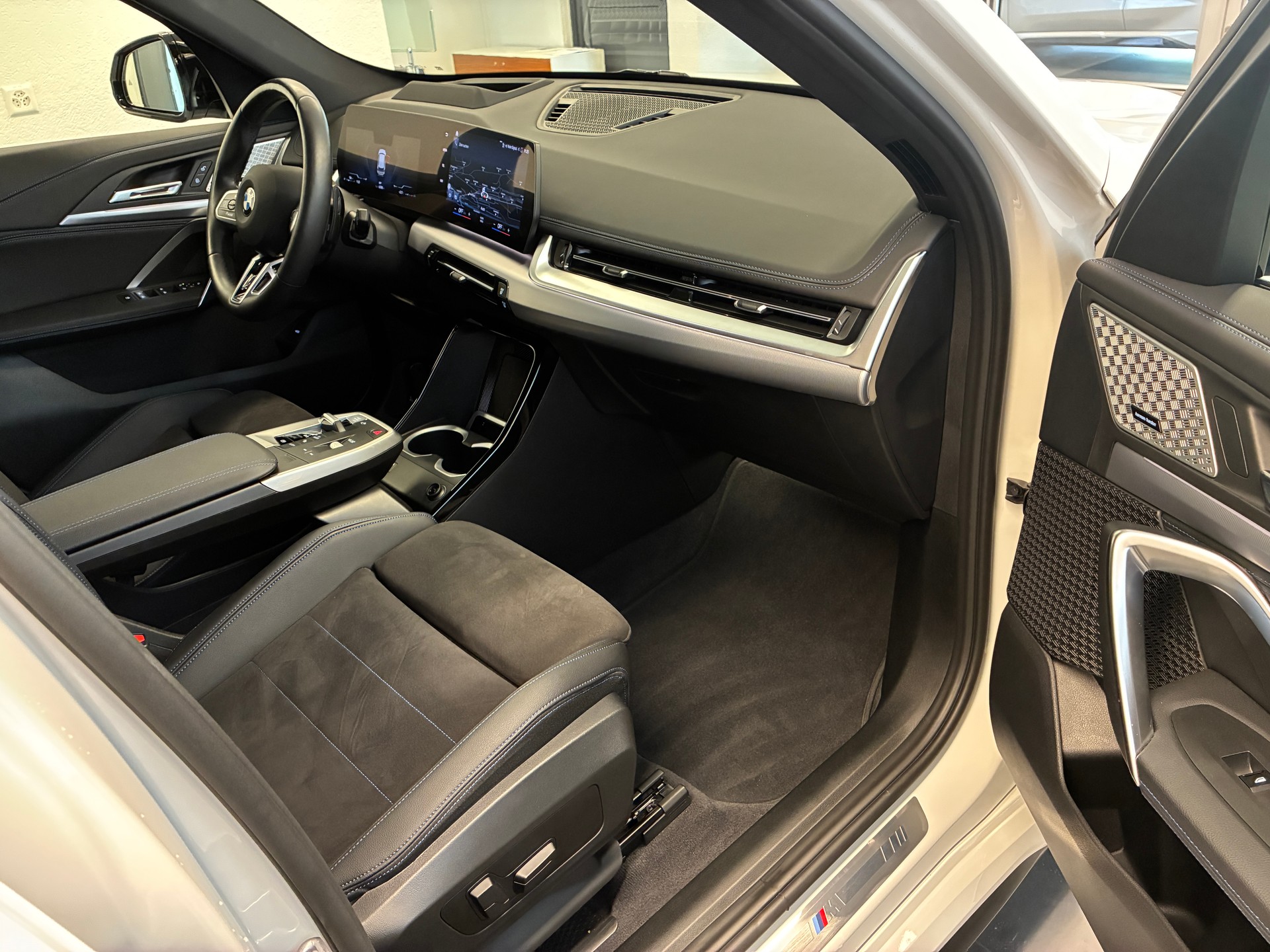 BMW X1 23i xDrive-image-9