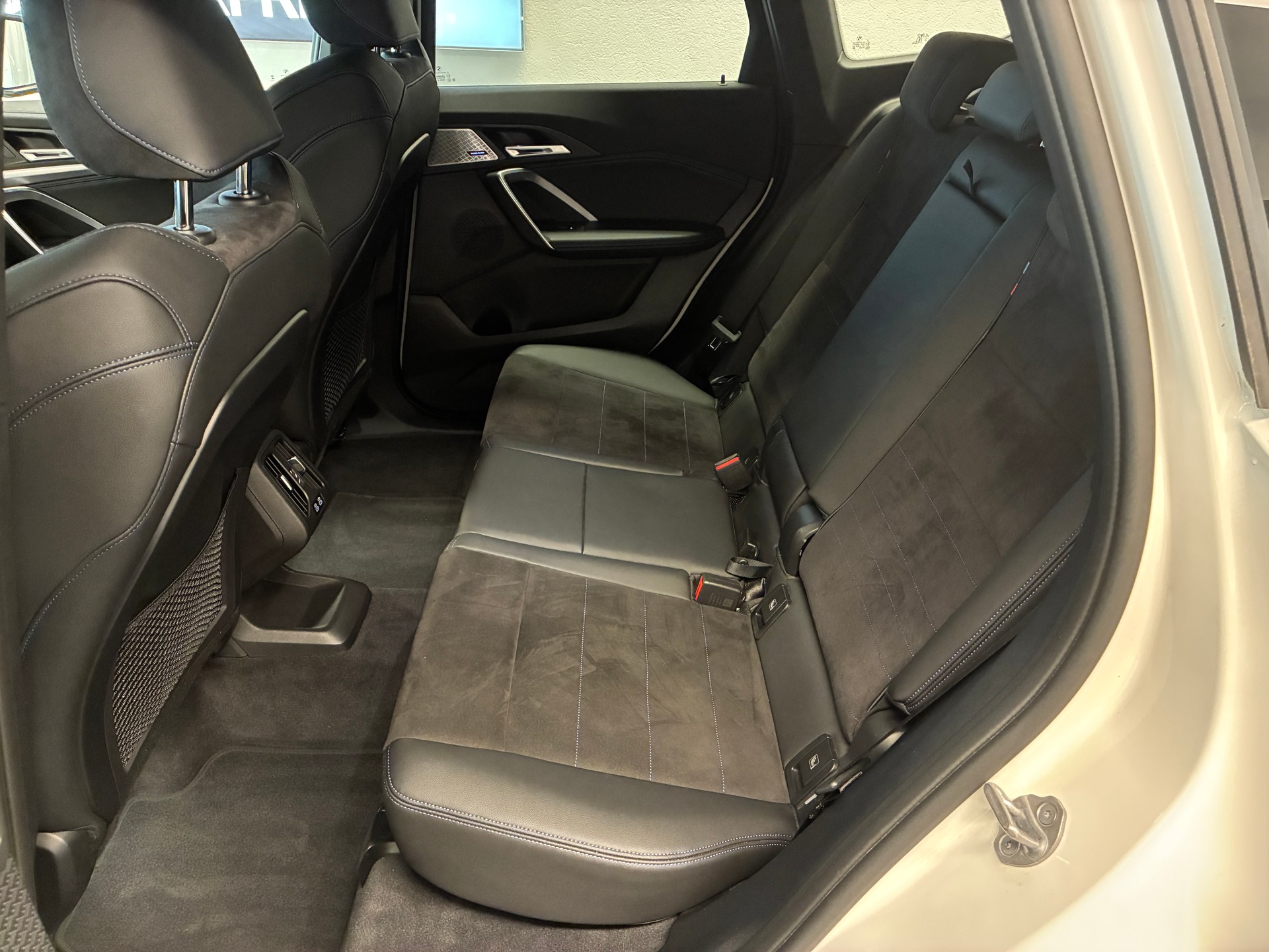 BMW X1 23i xDrive-image-18