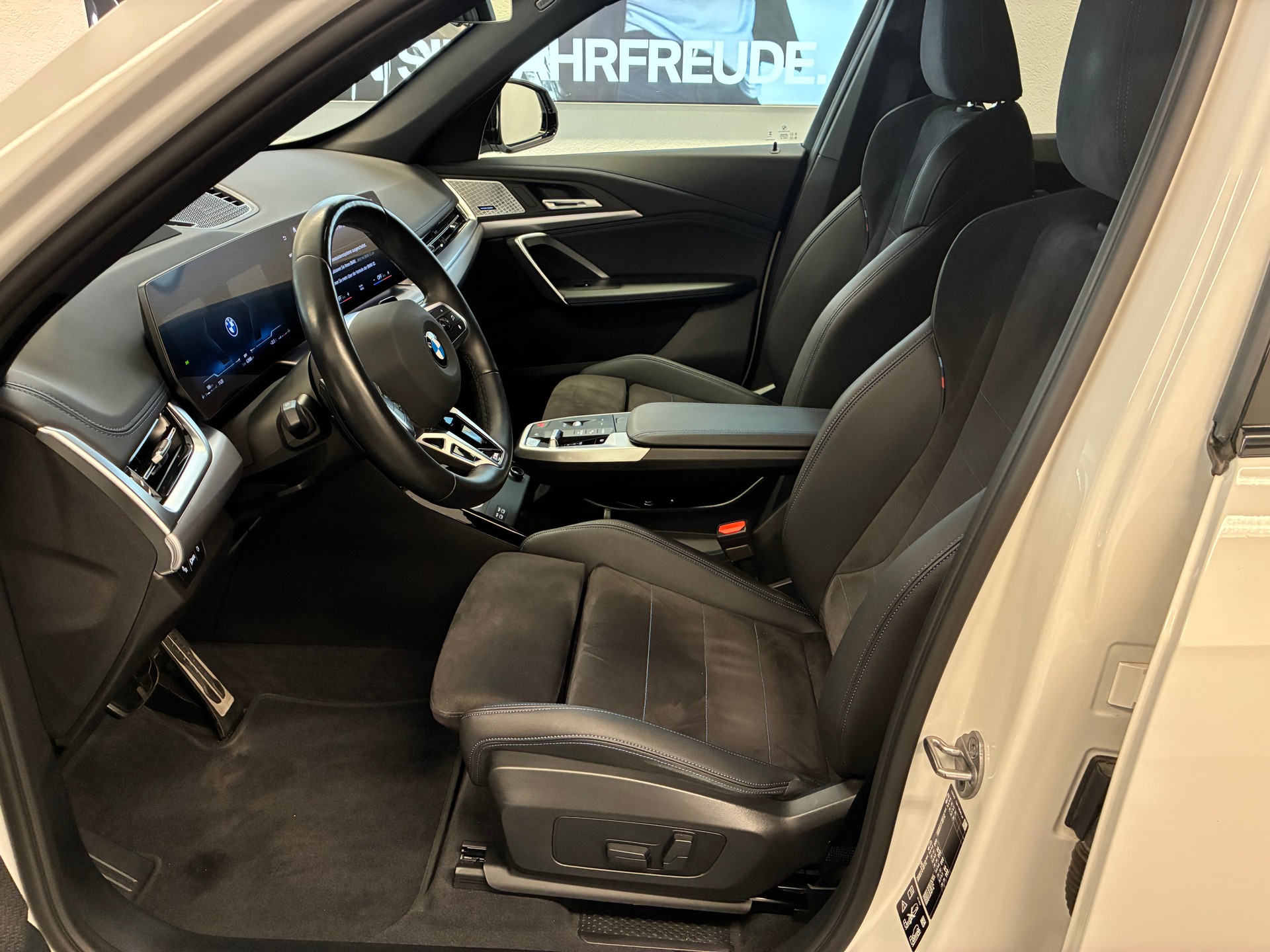 BMW X1 23i xDrive-image-7