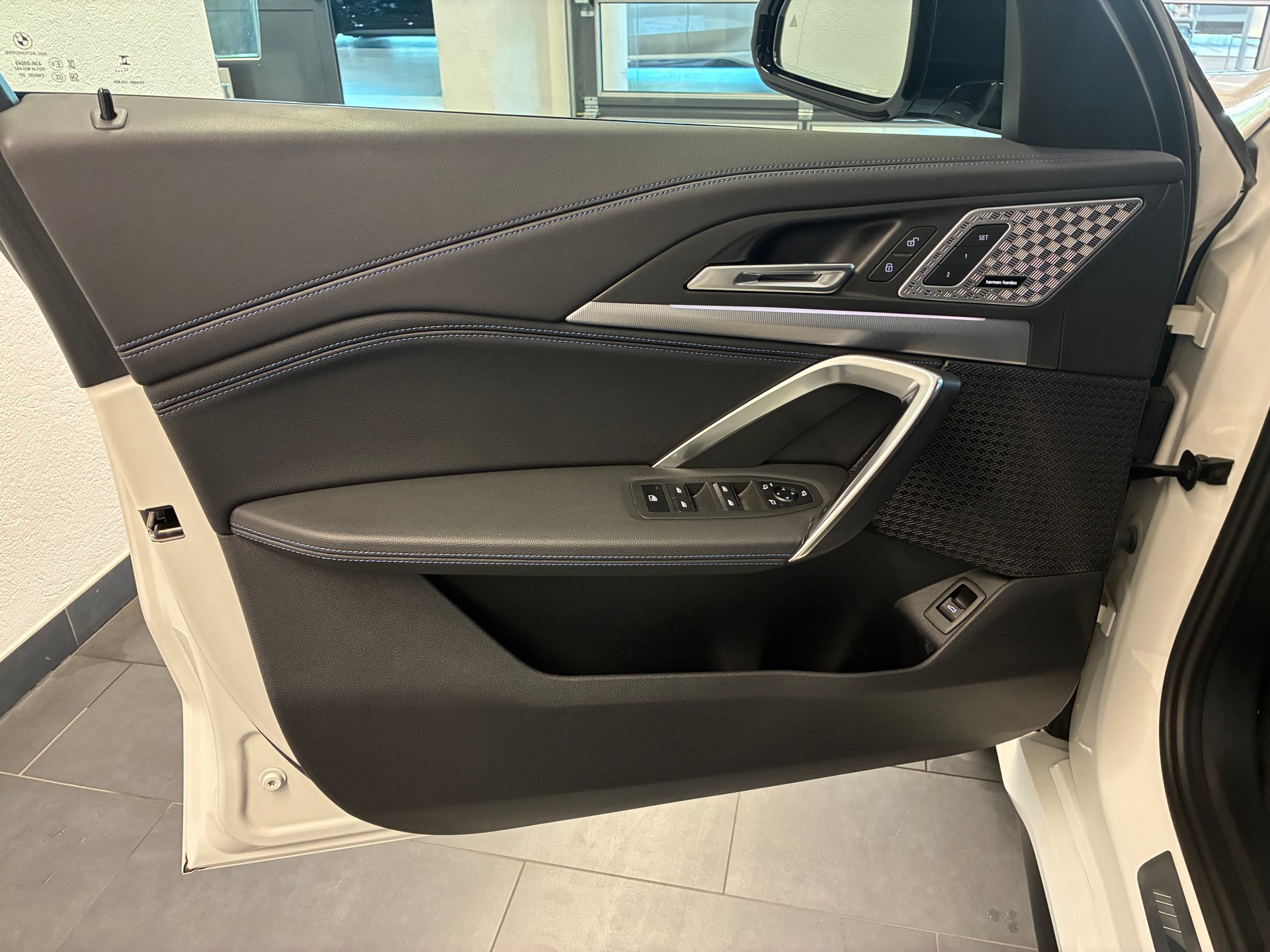 BMW X1 23i xDrive-image-14