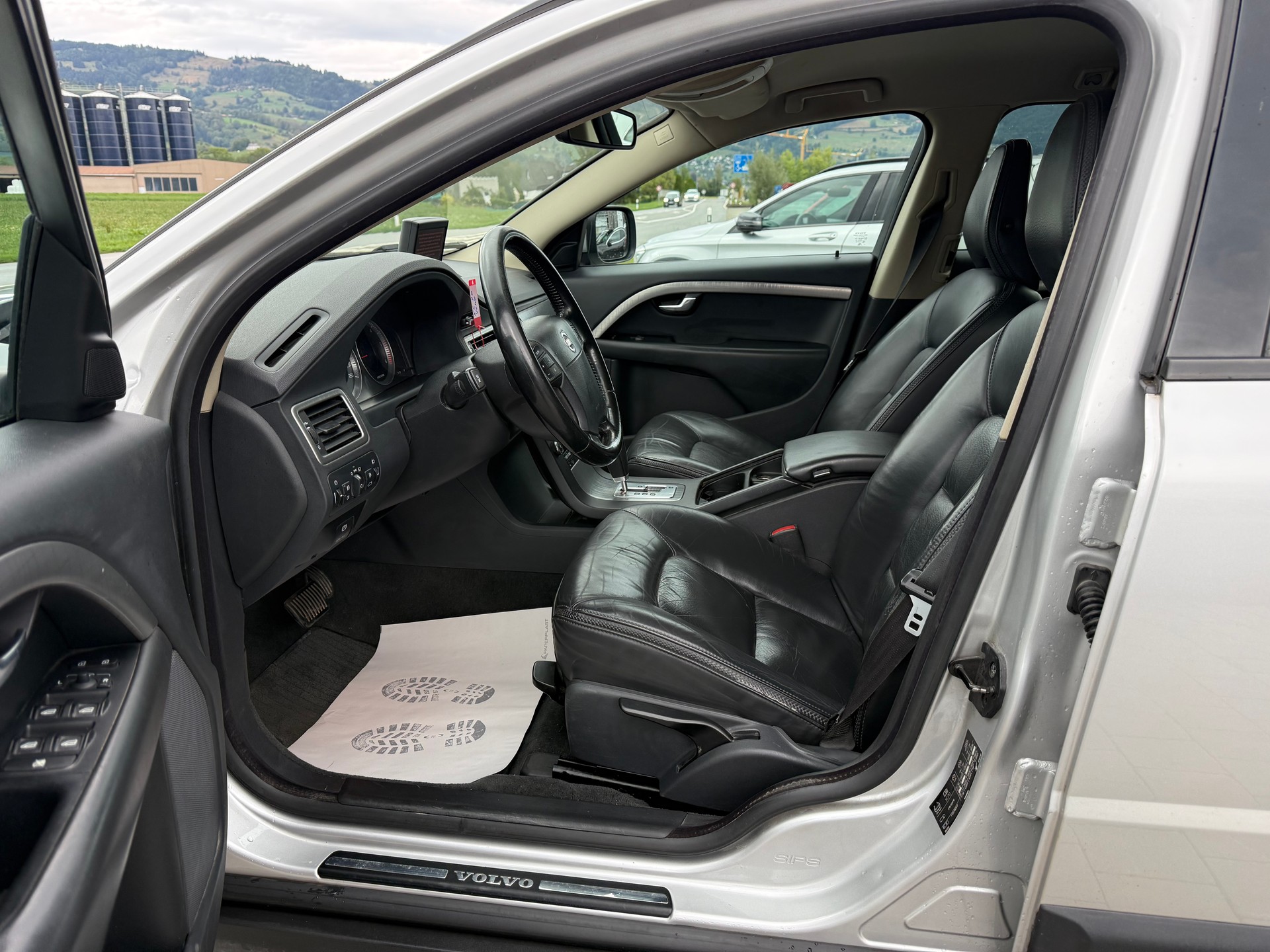 VOLVO XC70 D5 AWD Momentum Geartronic-image-10
