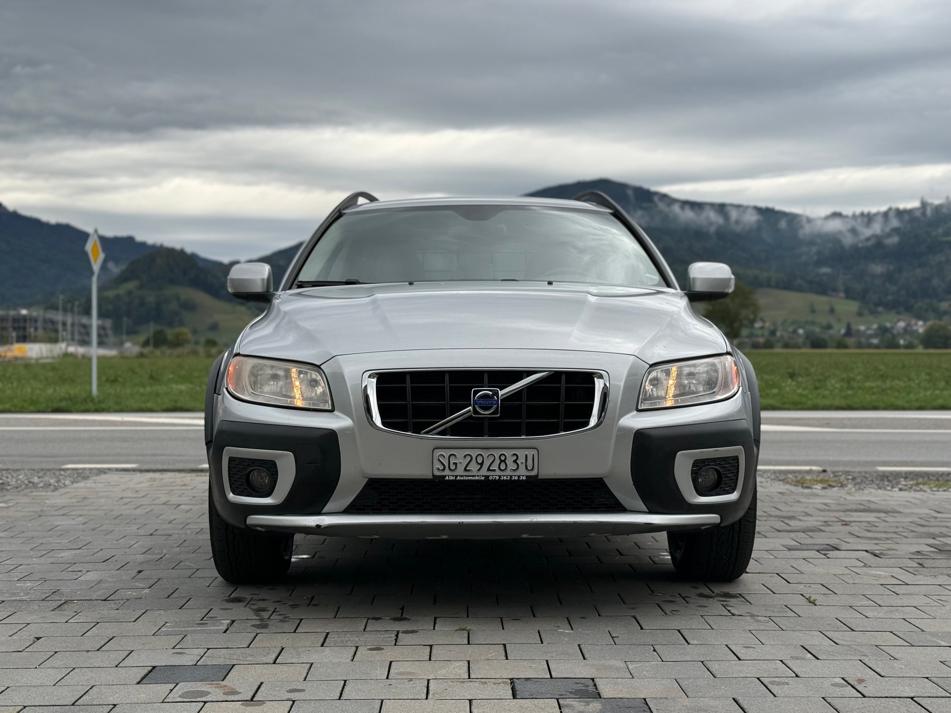 VOLVO XC70 D5 AWD Momentum Geartronic-image-2