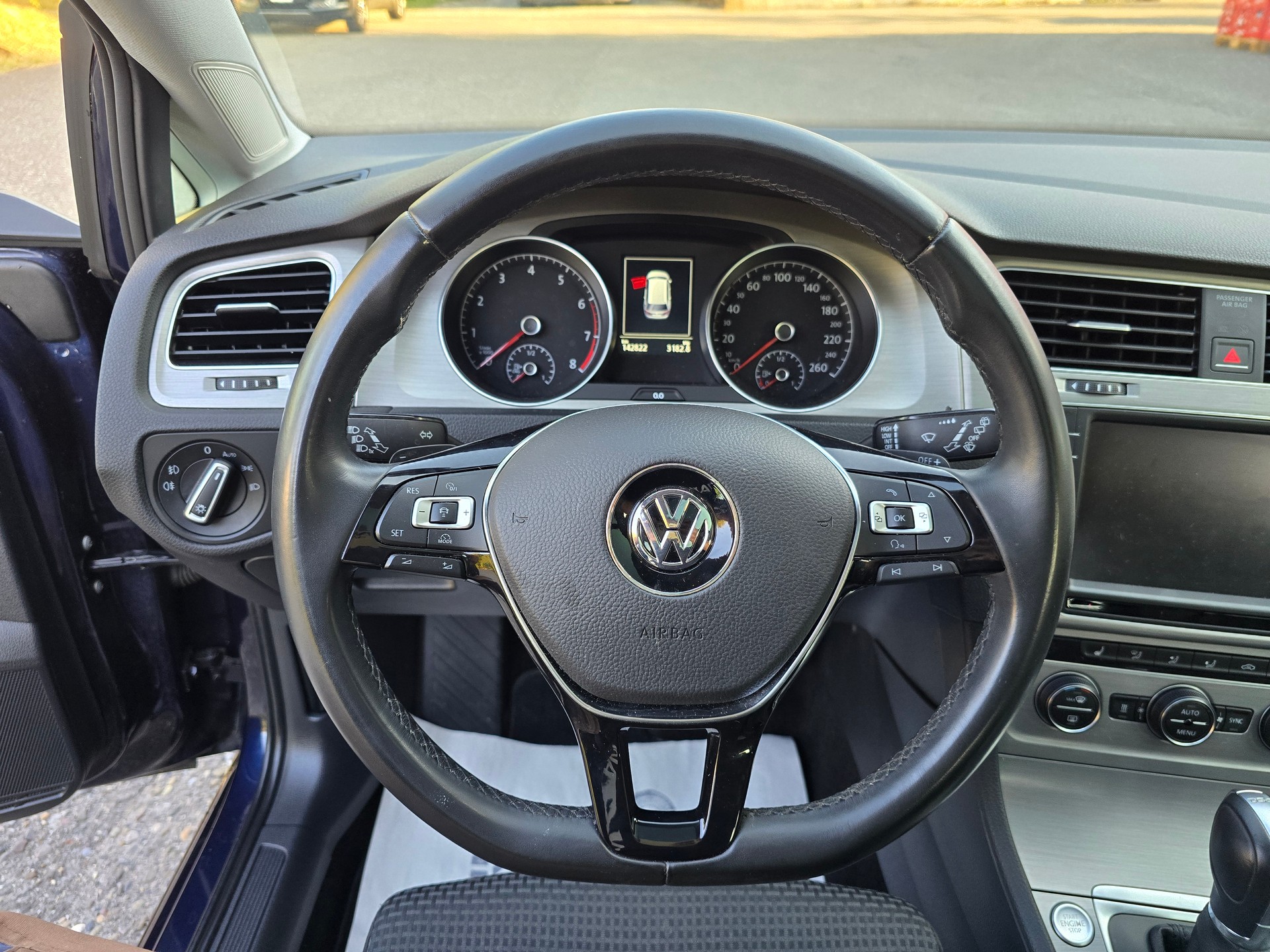 VW Golf Variant 1.4 TGI BlueMotion Highline DSG-image-19