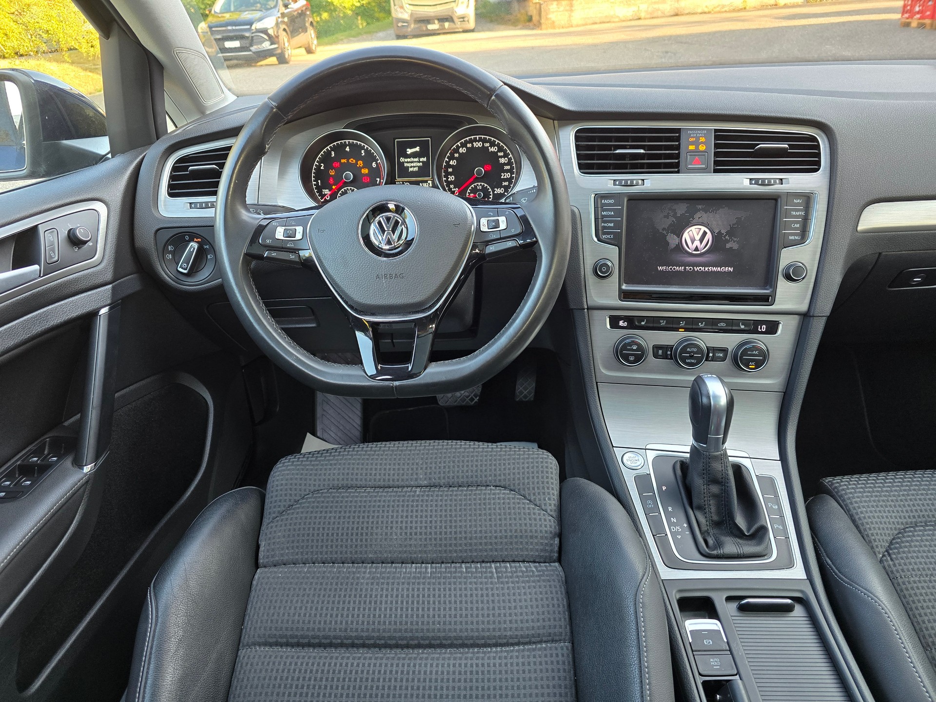 VW Golf Variant 1.4 TGI BlueMotion Highline DSG-image-18