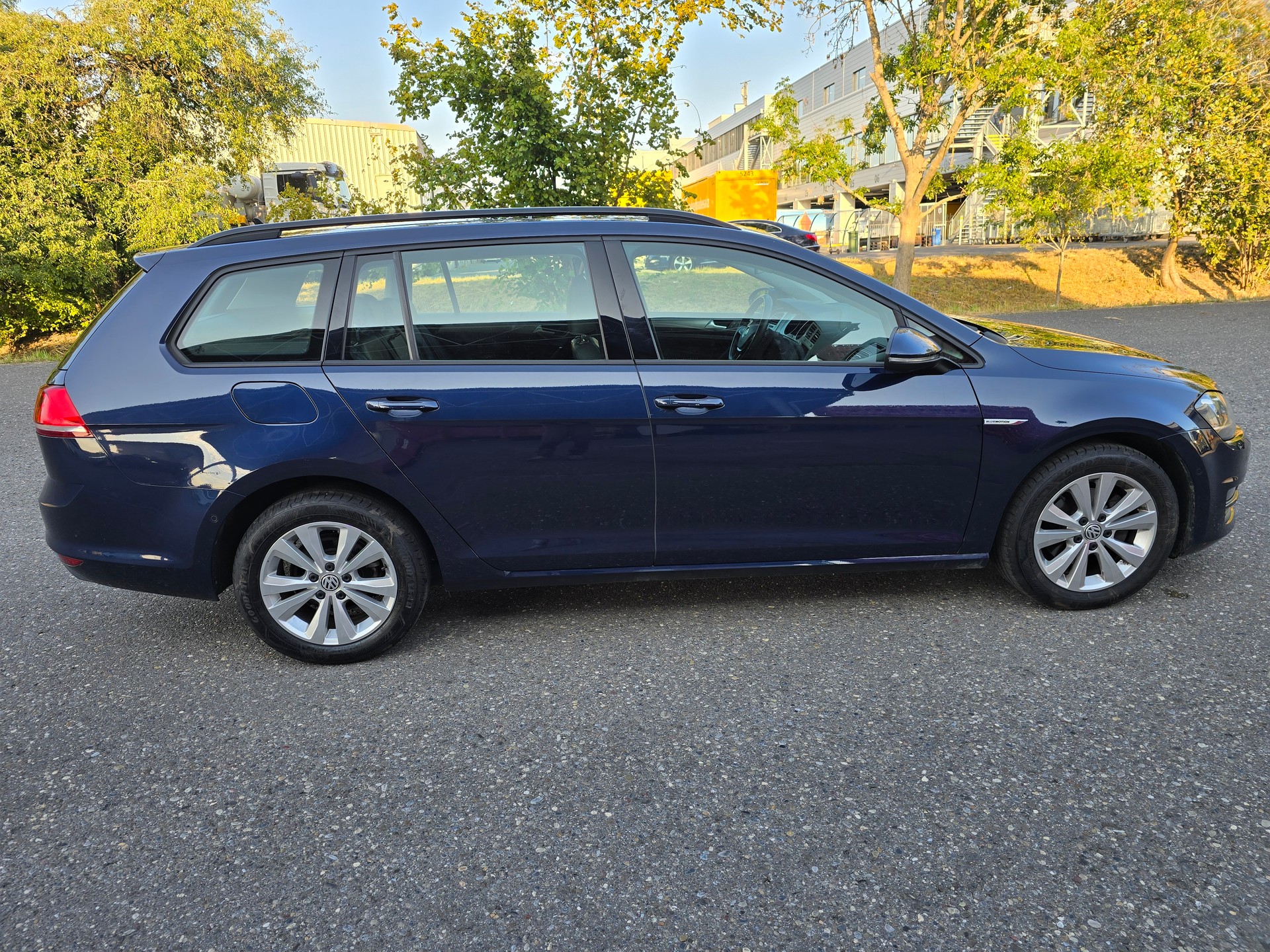 VW Golf Variant 1.4 TGI BlueMotion Highline DSG-image-9