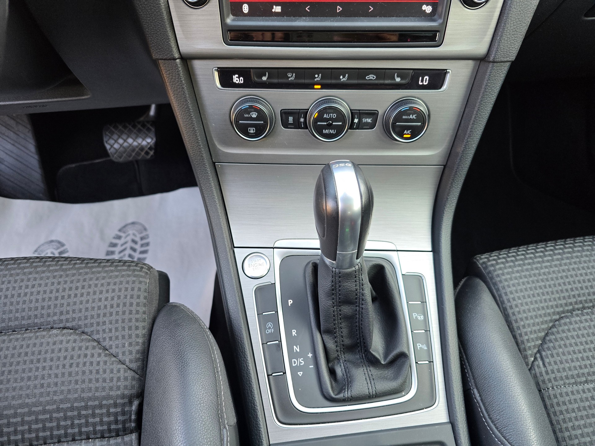 VW Golf Variant 1.4 TGI BlueMotion Highline DSG-image-22