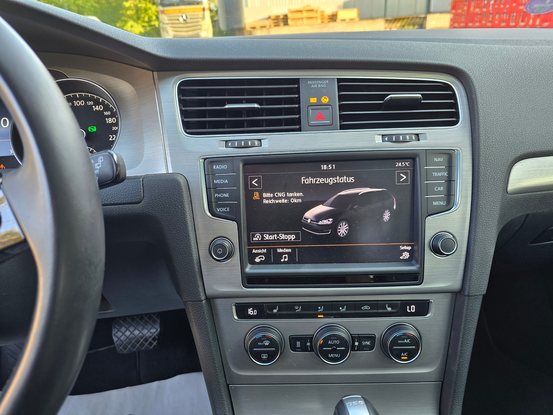 VW Golf Variant 1.4 TGI BlueMotion Highline DSG-image-23