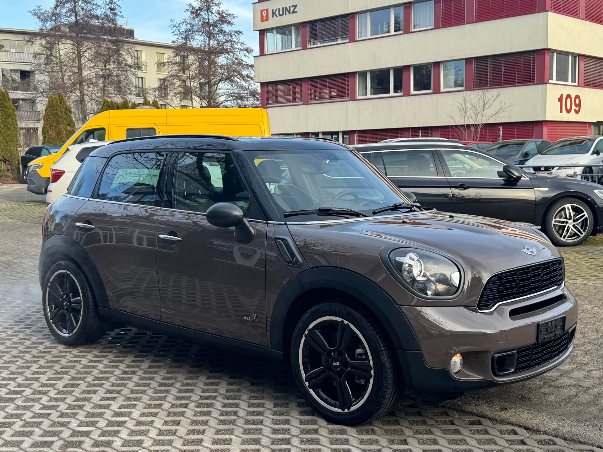 MINI Cooper S Coupe-image-2