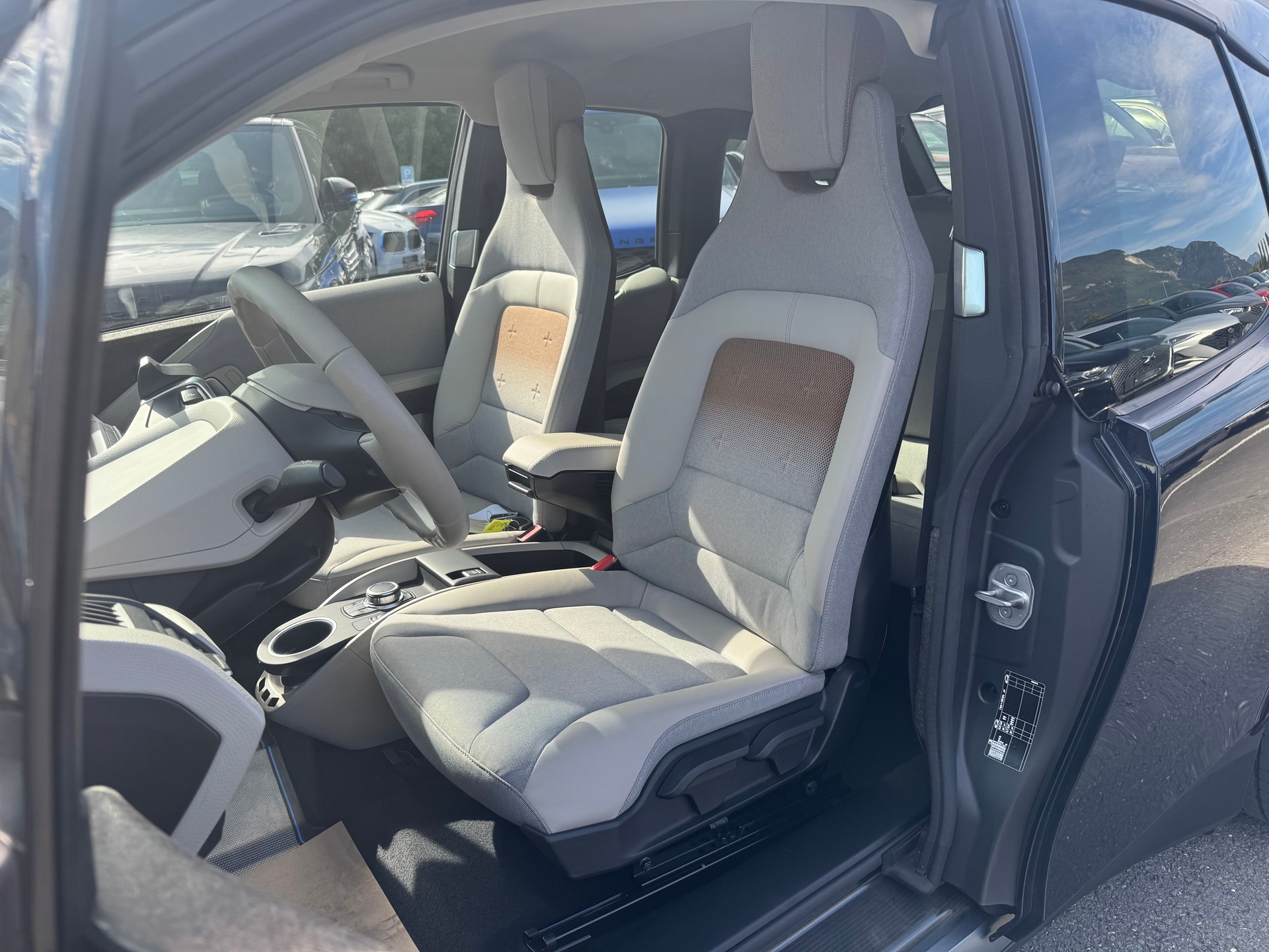BMW i3 (120Ah) Unique Forever Edition-image-11