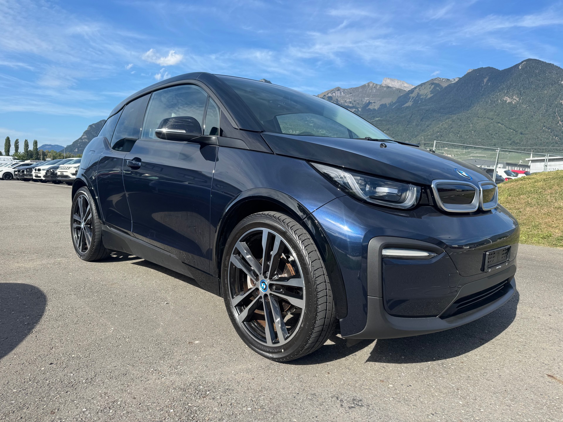 BMW i3 (120Ah) Unique Forever Edition-showroom-element-3