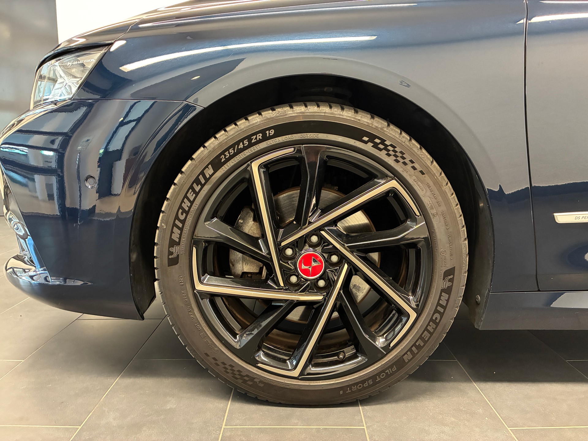 DS AUTOMOBILES DS9 1.6 E-Tense Performance Line+-showroom-element-2