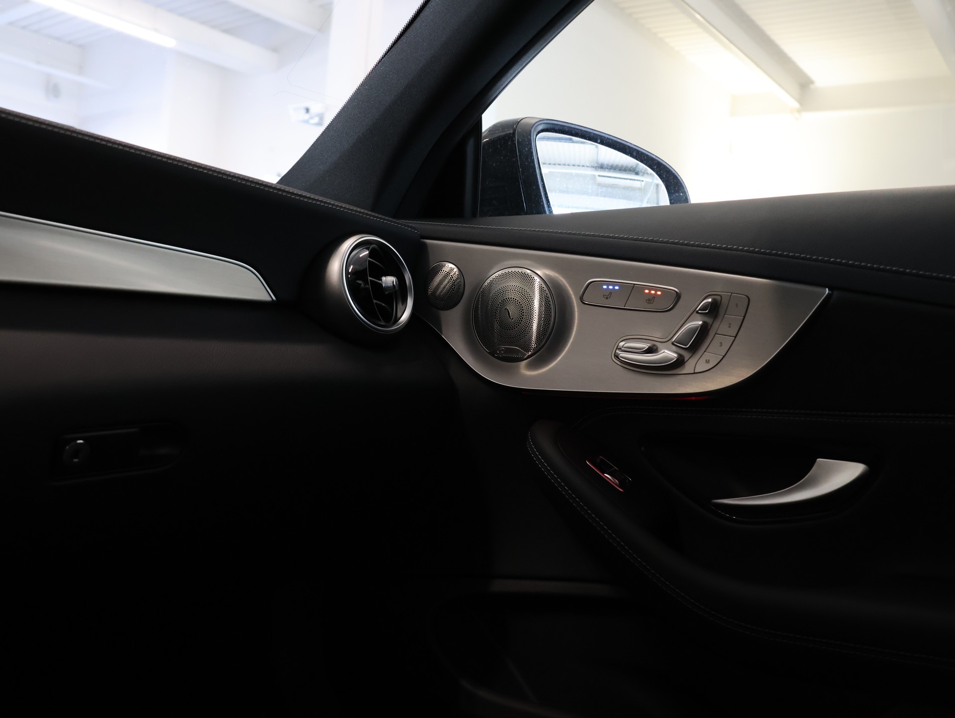 MERCEDES-BENZ C 300 Coupé 4Matic AMG Line 9G-tronic *1.HAND*-image-24