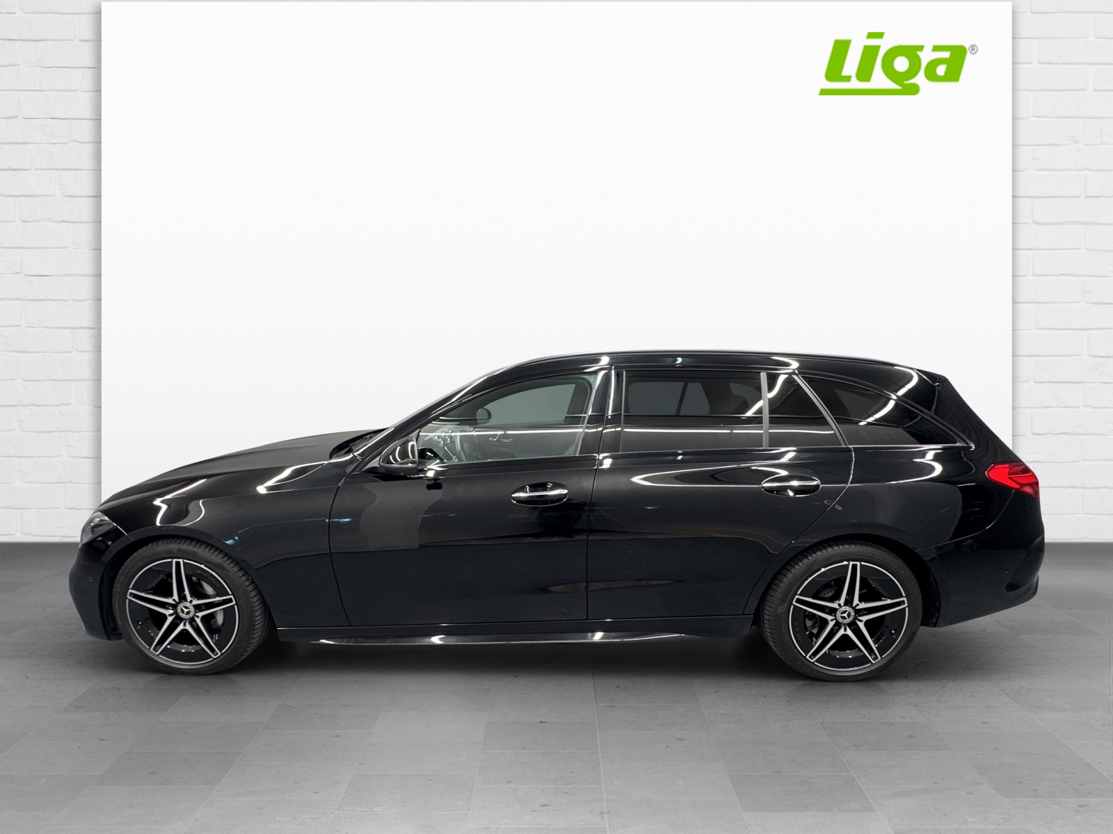 MERCEDES-BENZ C 300 AMG Line 4Matic-showroom-element-2