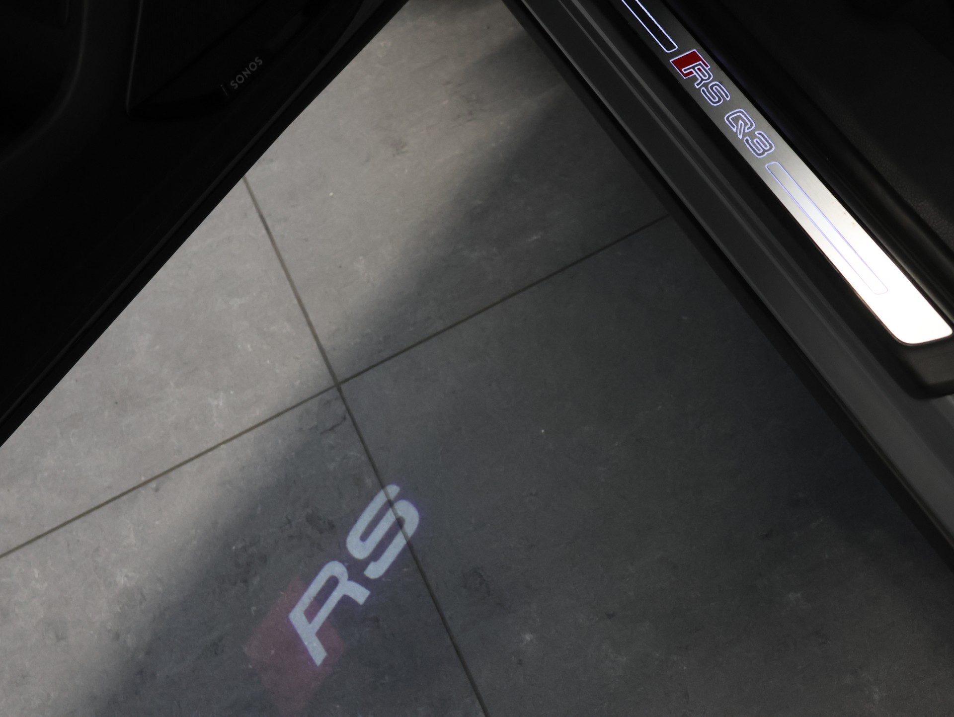 AUDI RS Q3 Sportback quattro S tronic *NARDO-GRAU LACKIERUNG*-image-12