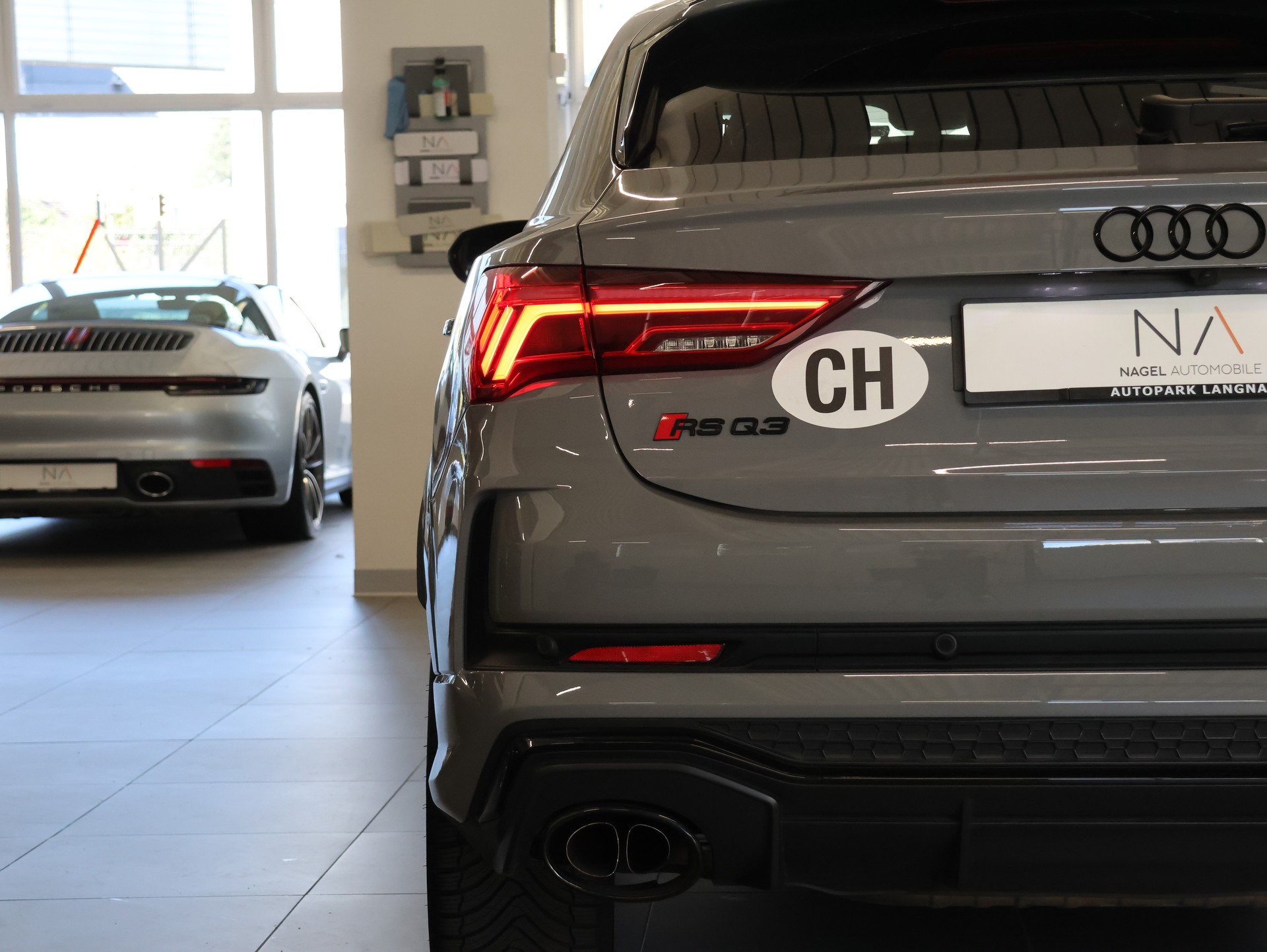 AUDI RS Q3 Sportback quattro S tronic *NARDO-GRAU LACKIERUNG*-image-4