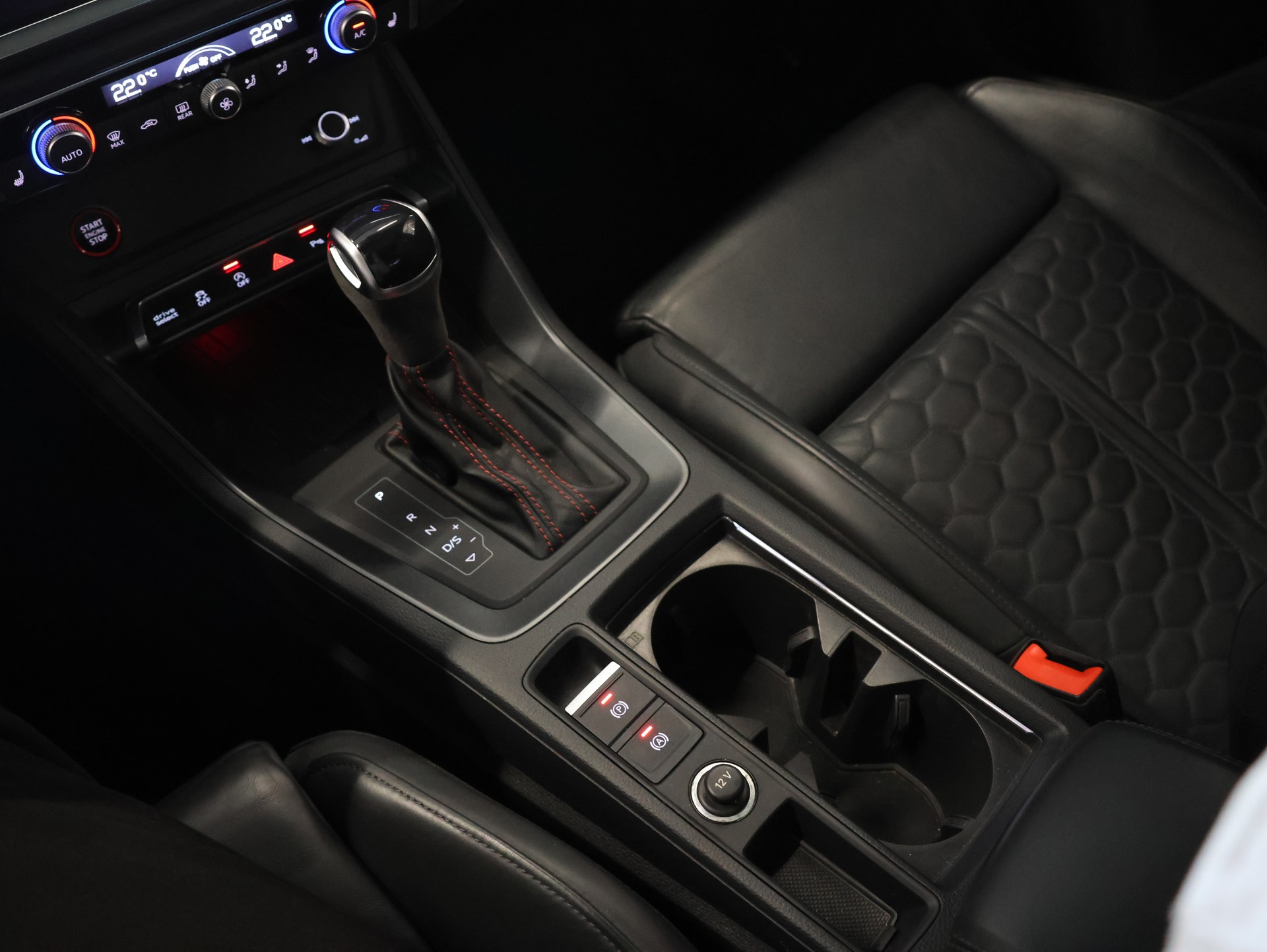 AUDI RS Q3 Sportback quattro S tronic *NARDO-GRAU LACKIERUNG*-image-26